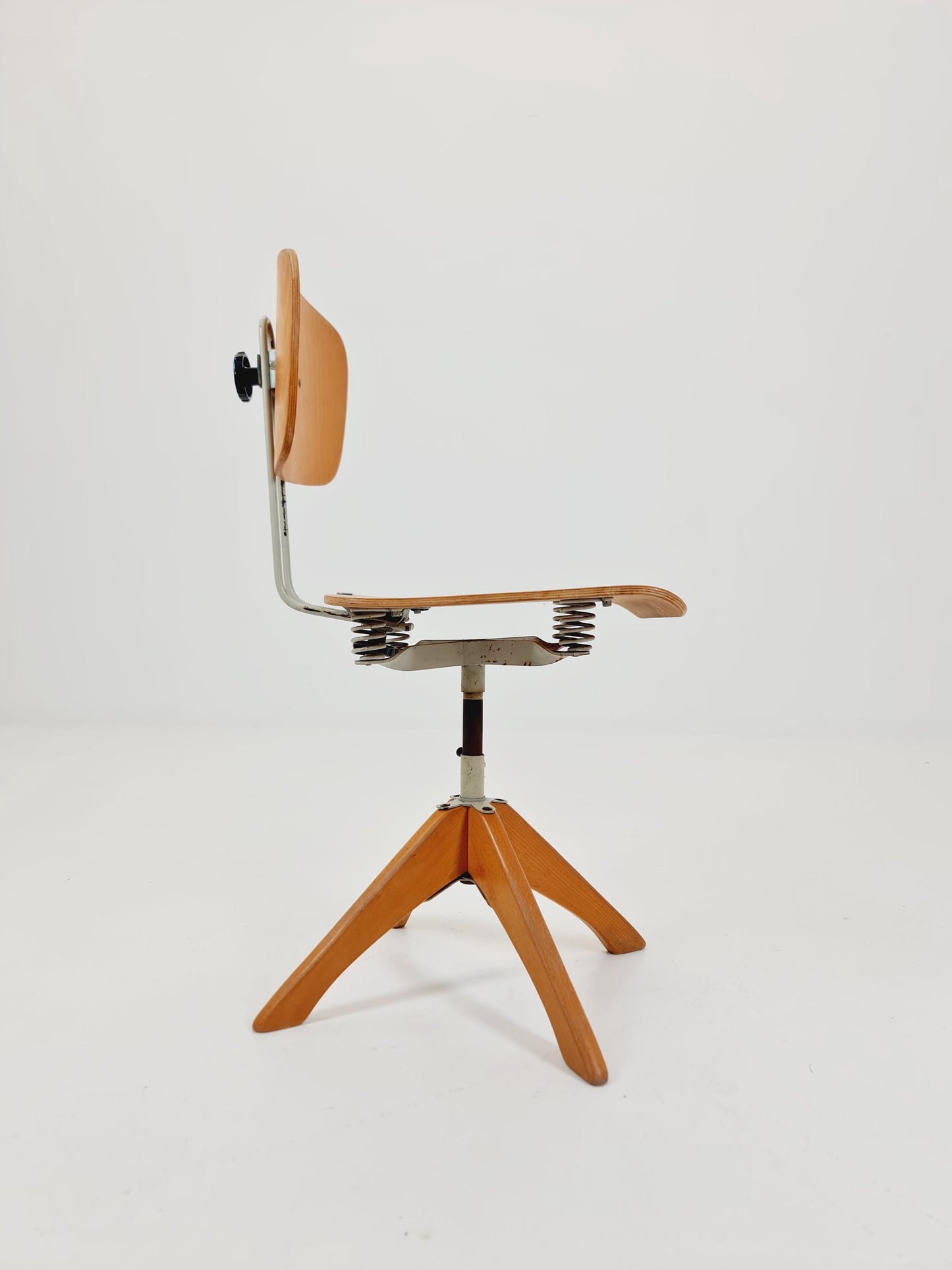 Bauhaus swivel office chair in solid wood By Margarete Klöber for Polster Gleich 1930s