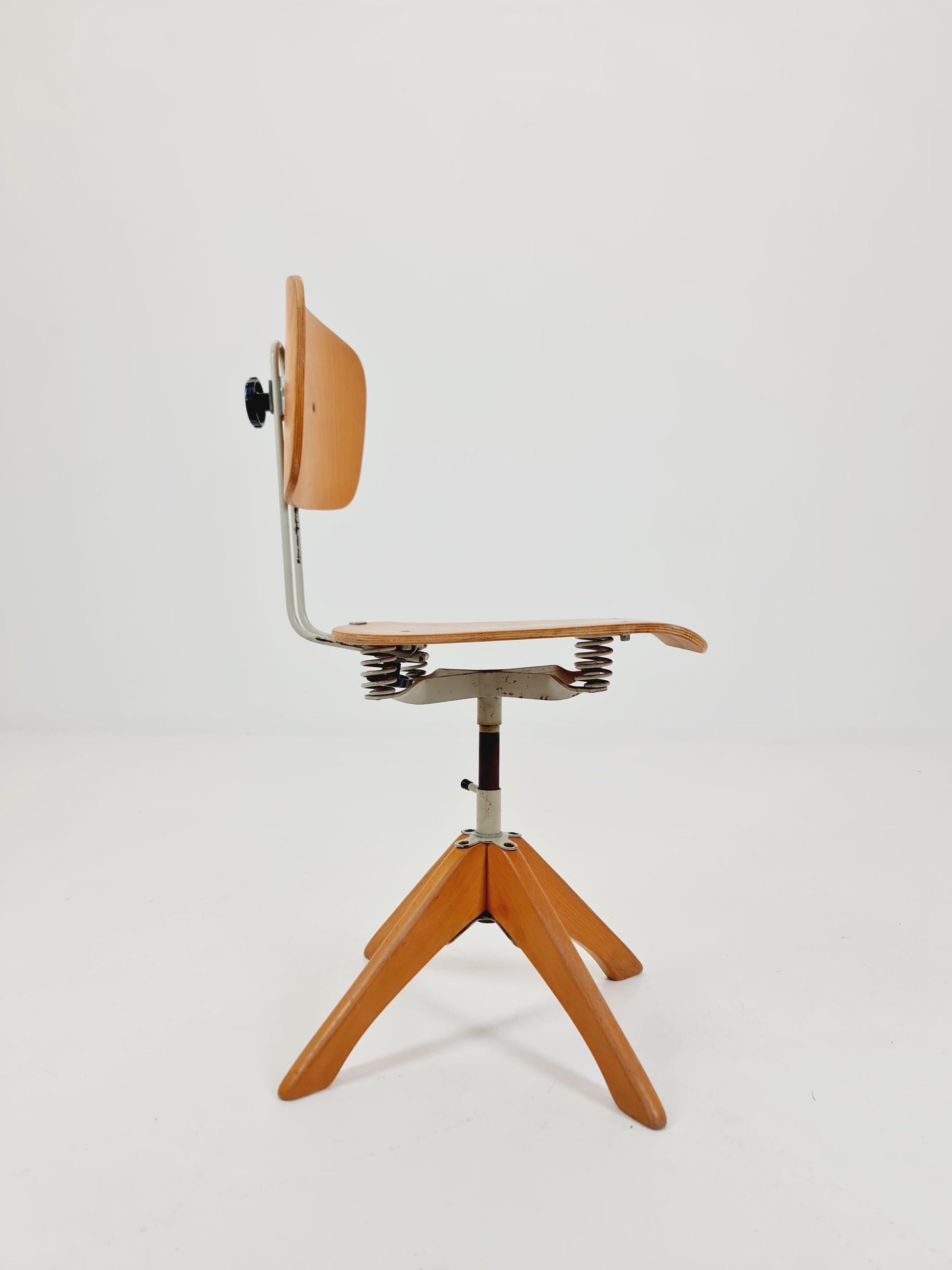 Bauhaus swivel office chair in solid wood By Margarete Klöber for Polster Gleich 1930s