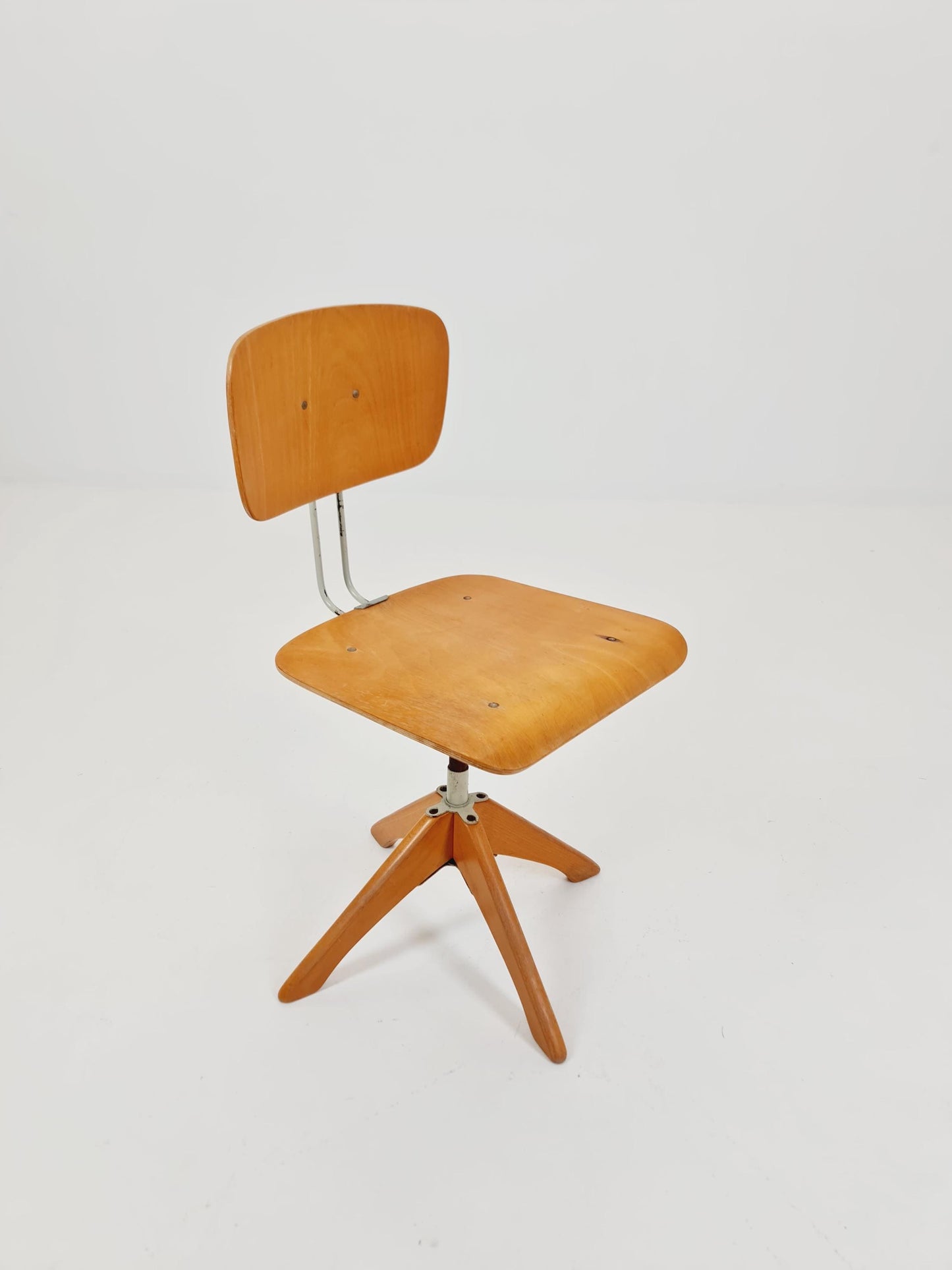 Bauhaus swivel office chair in solid wood By Margarete Klöber for Polster Gleich 1930s