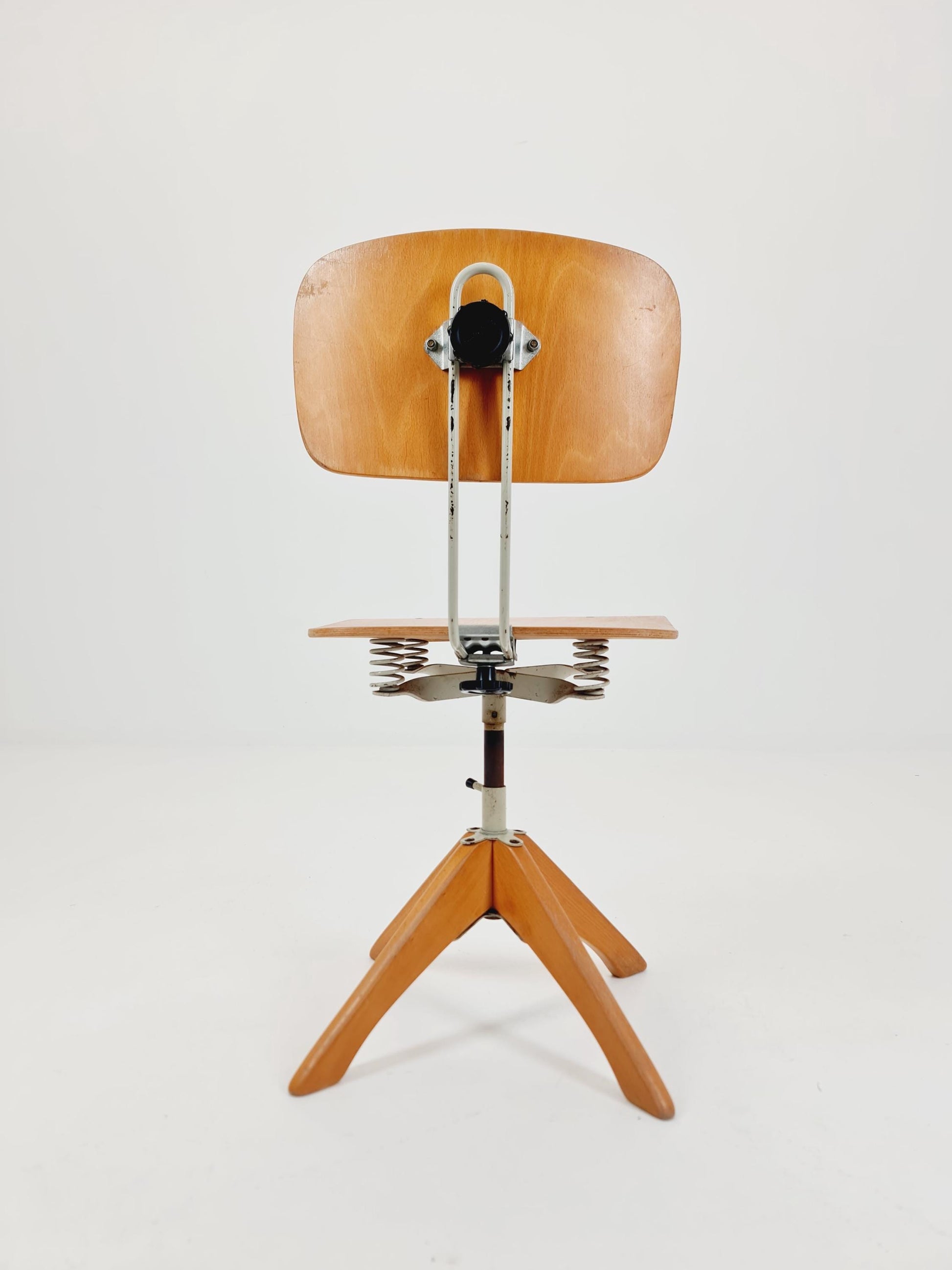 Bauhaus swivel office chair in solid wood By Margarete Klöber for Polster Gleich 1930s