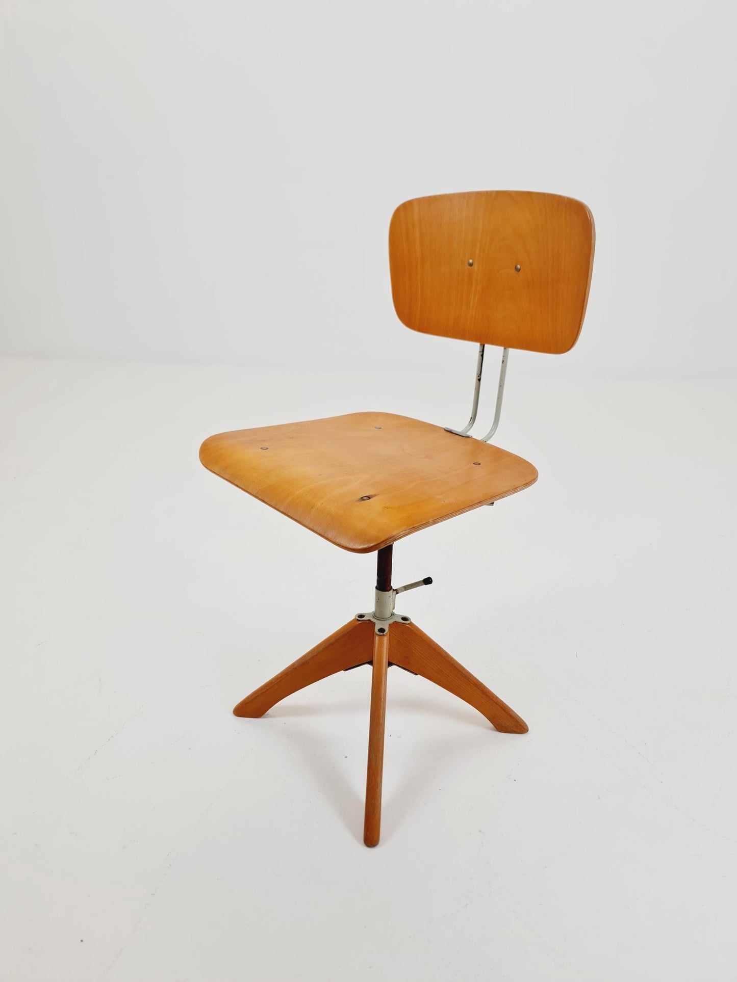 Bauhaus swivel office chair in solid wood By Margarete Klöber for Polster Gleich 1930s