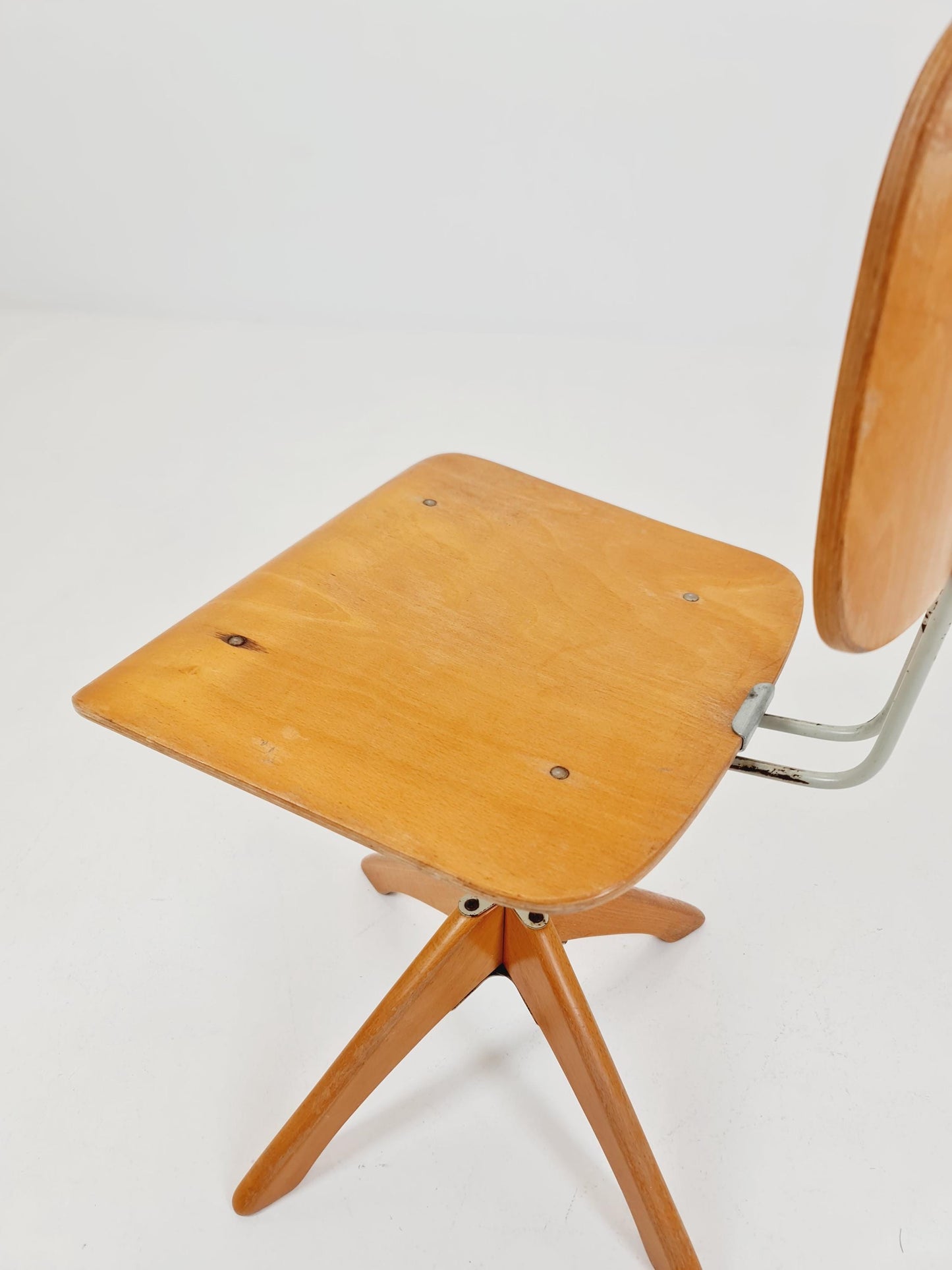 Bauhaus swivel office chair in solid wood By Margarete Klöber for Polster Gleich 1930s