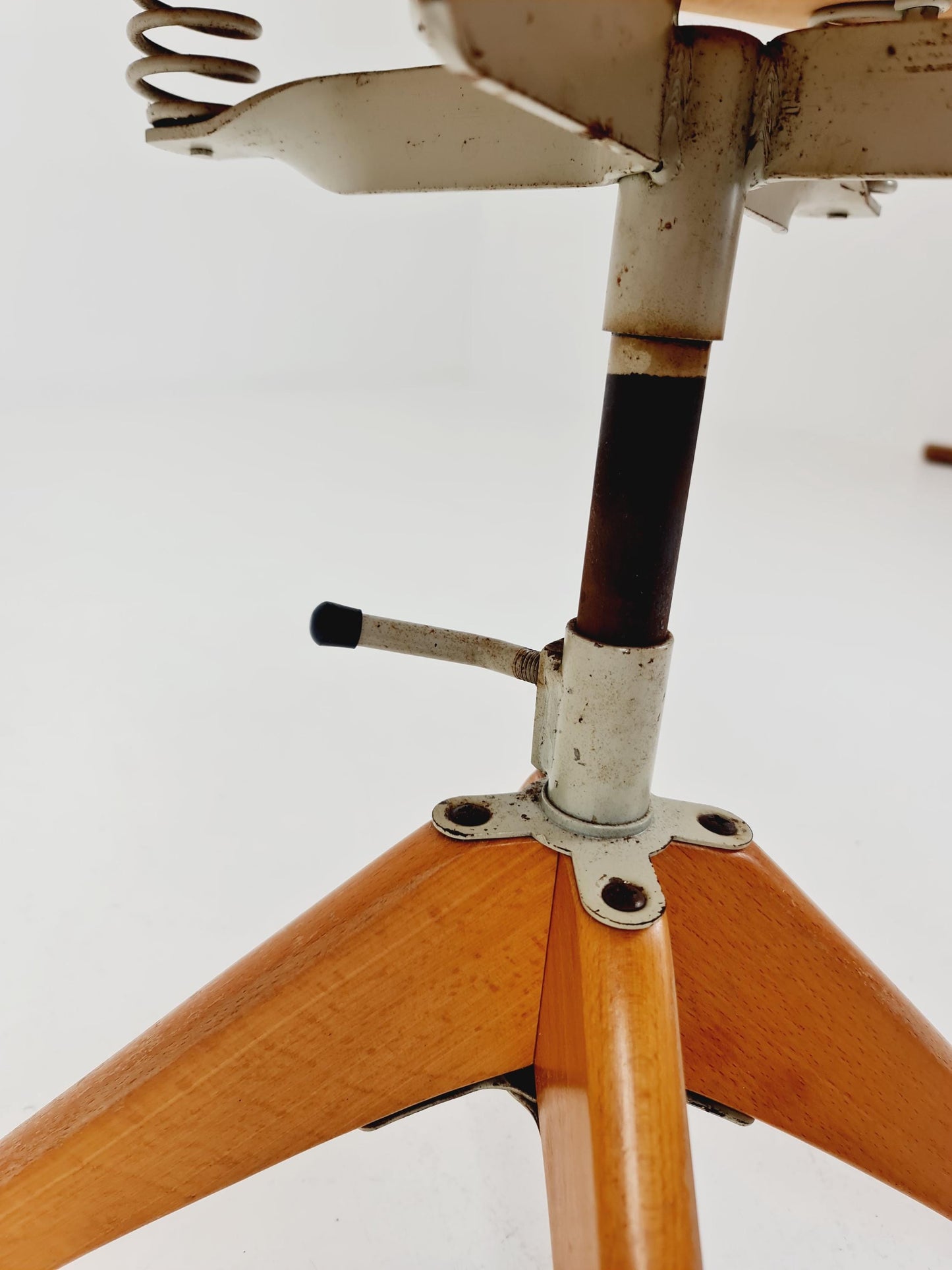 Bauhaus swivel office chair in solid wood By Margarete Klöber for Polster Gleich 1930s