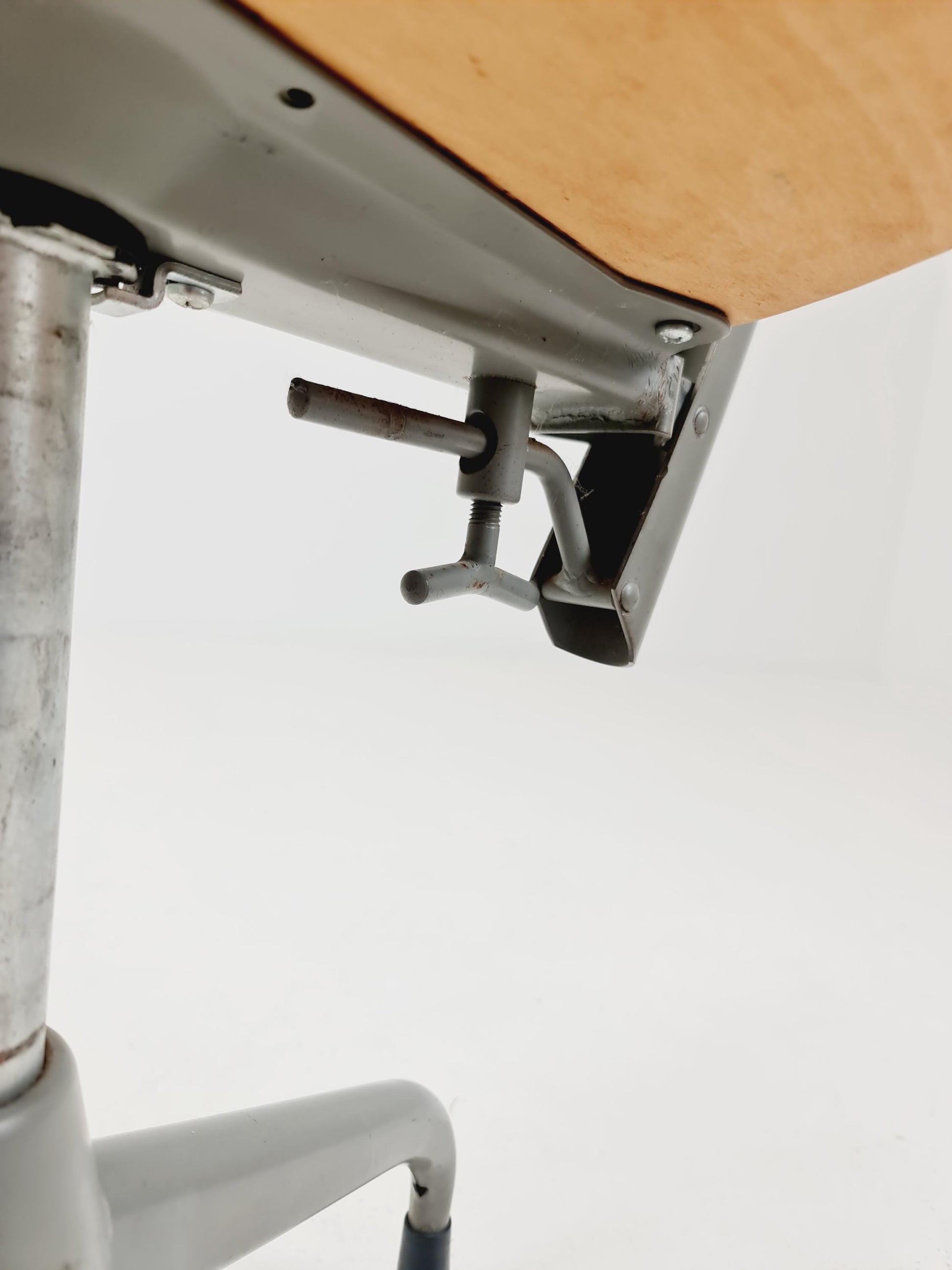 Bauhaus Swedish swivel office chair in solid wood By Verkstads Lindqvist Motala ,1930s