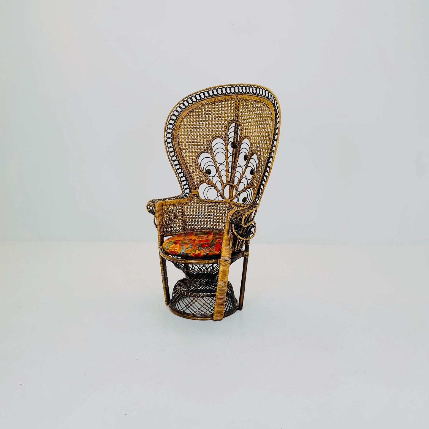 Mid century Classic Wicker Emmanuelle Peacock Chair 1960/70s