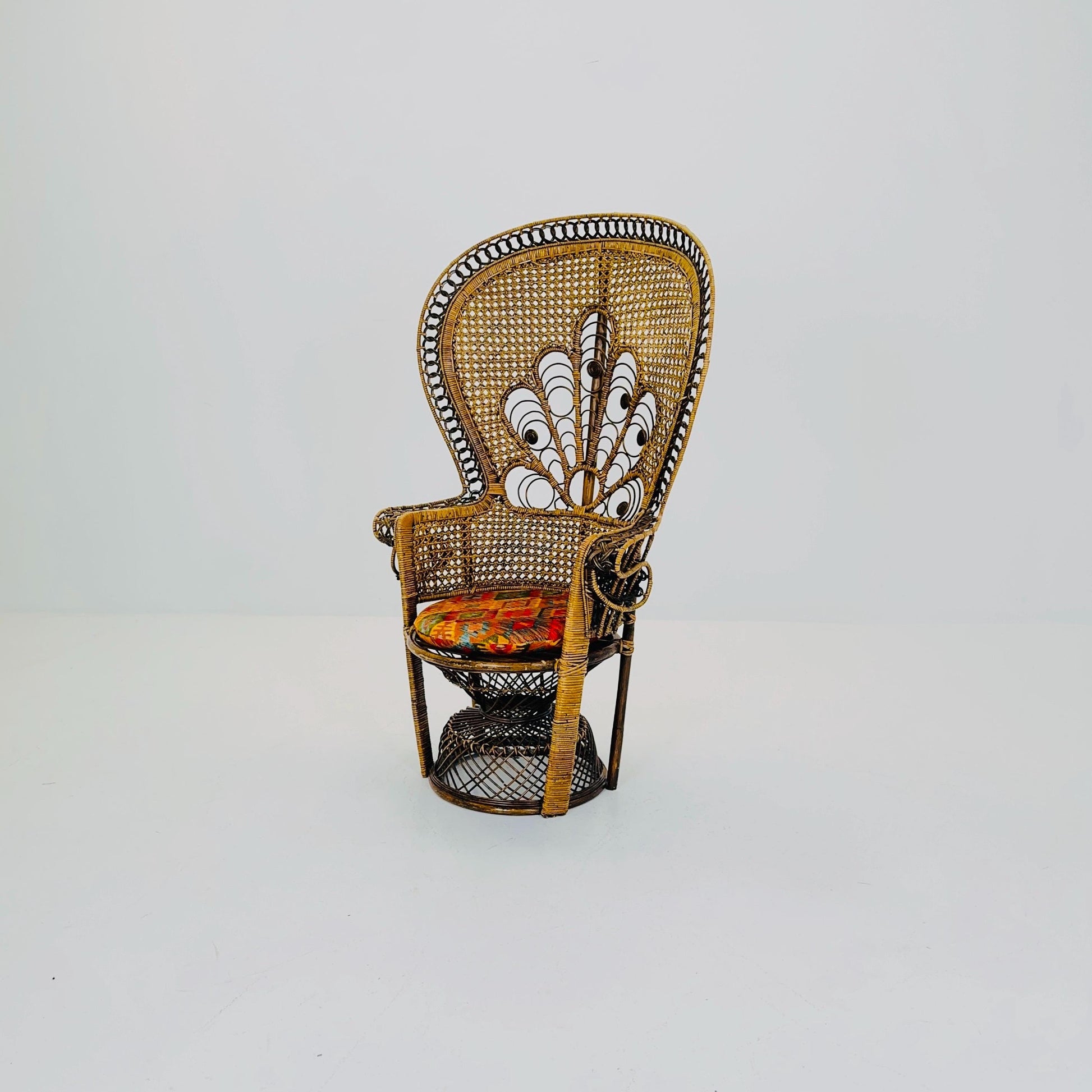 Mid century Classic Wicker Emmanuelle Peacock Chair 1960/70s