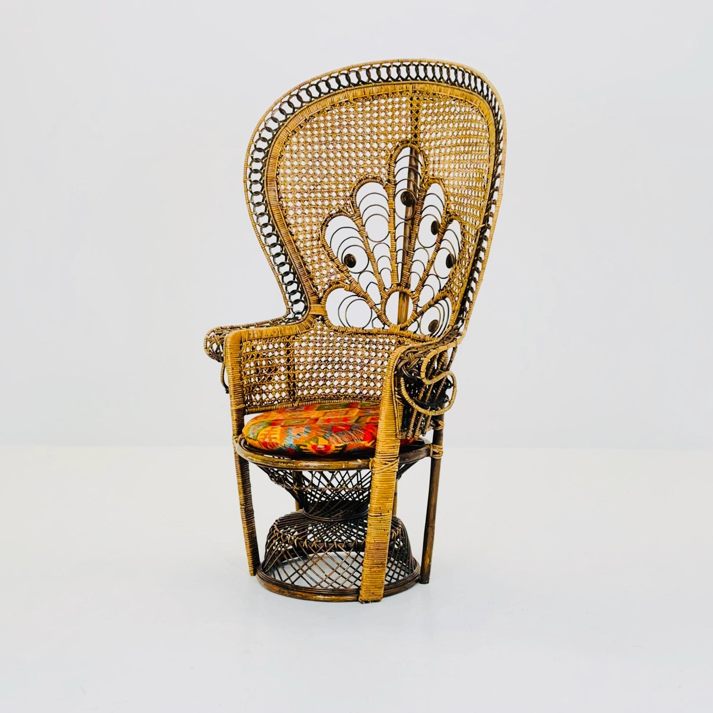 Mid century Classic Wicker Emmanuelle Peacock Chair 1960/70s