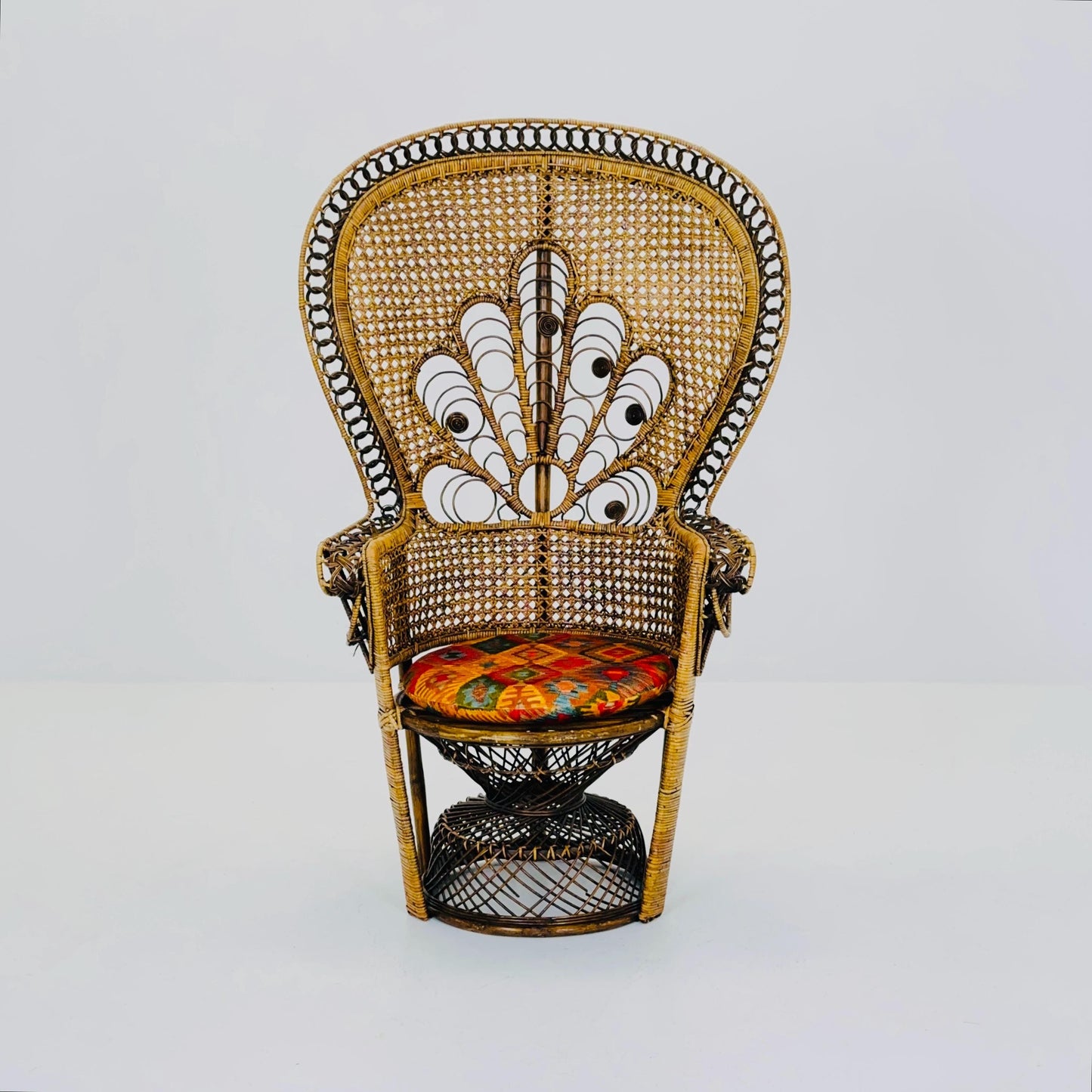 Mid century Classic Wicker Emmanuelle Peacock Chair 1960/70s