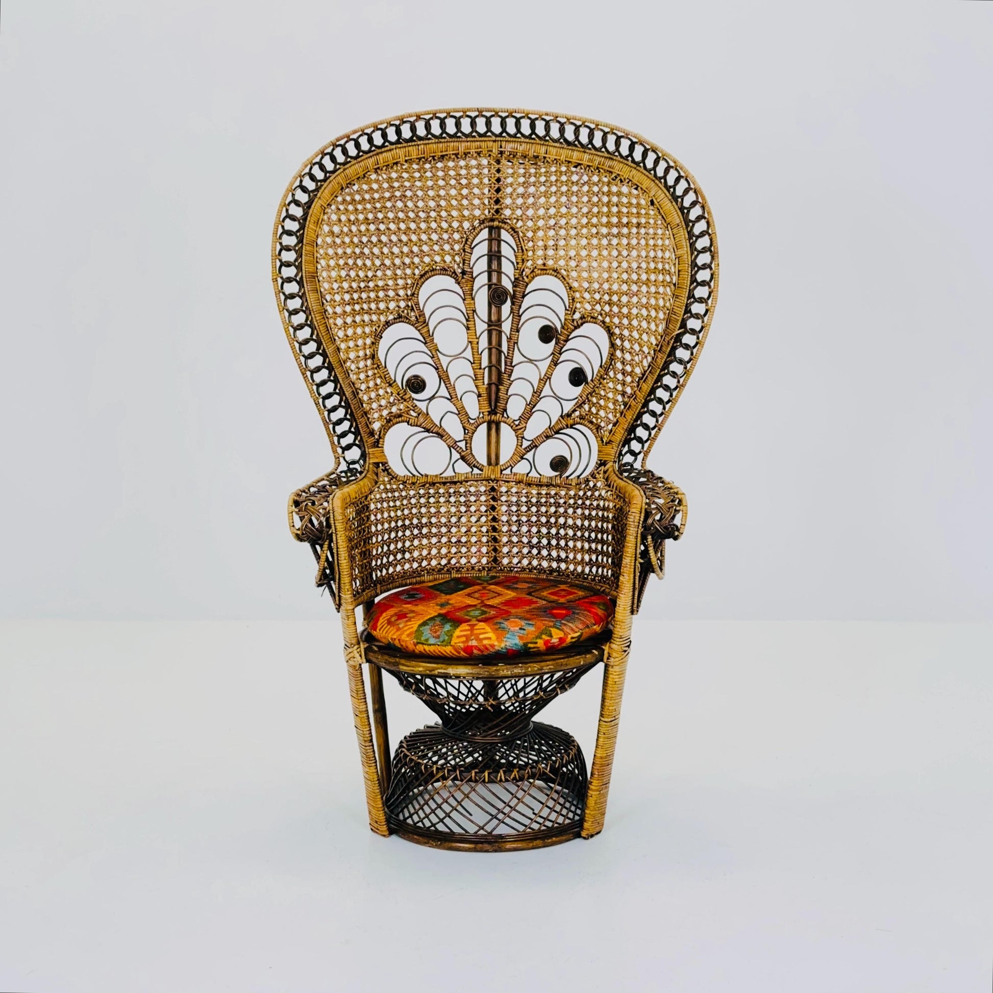 Mid century Classic Wicker Emmanuelle Peacock Chair 1960/70s