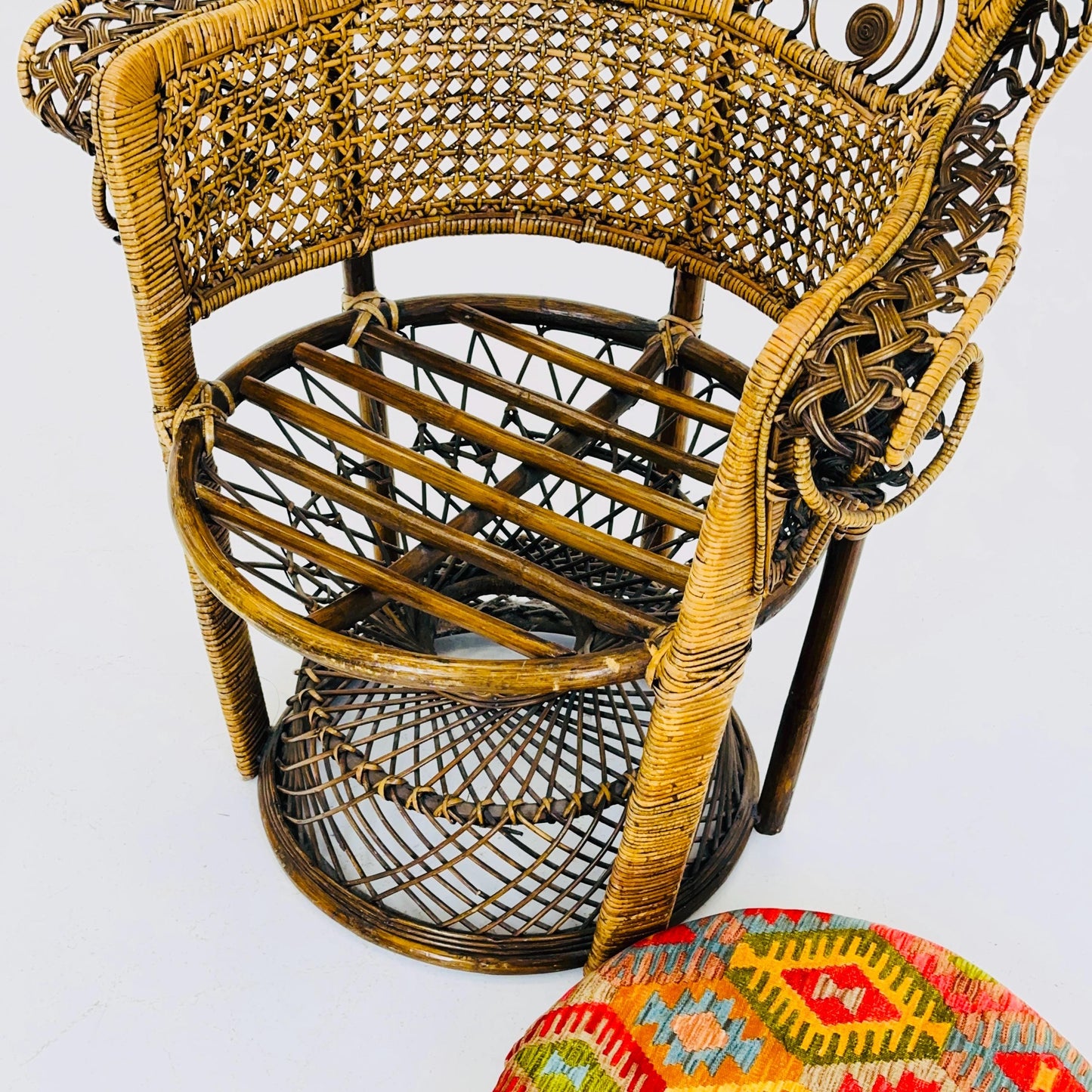 Mid century Classic Wicker Emmanuelle Peacock Chair 1960/70s