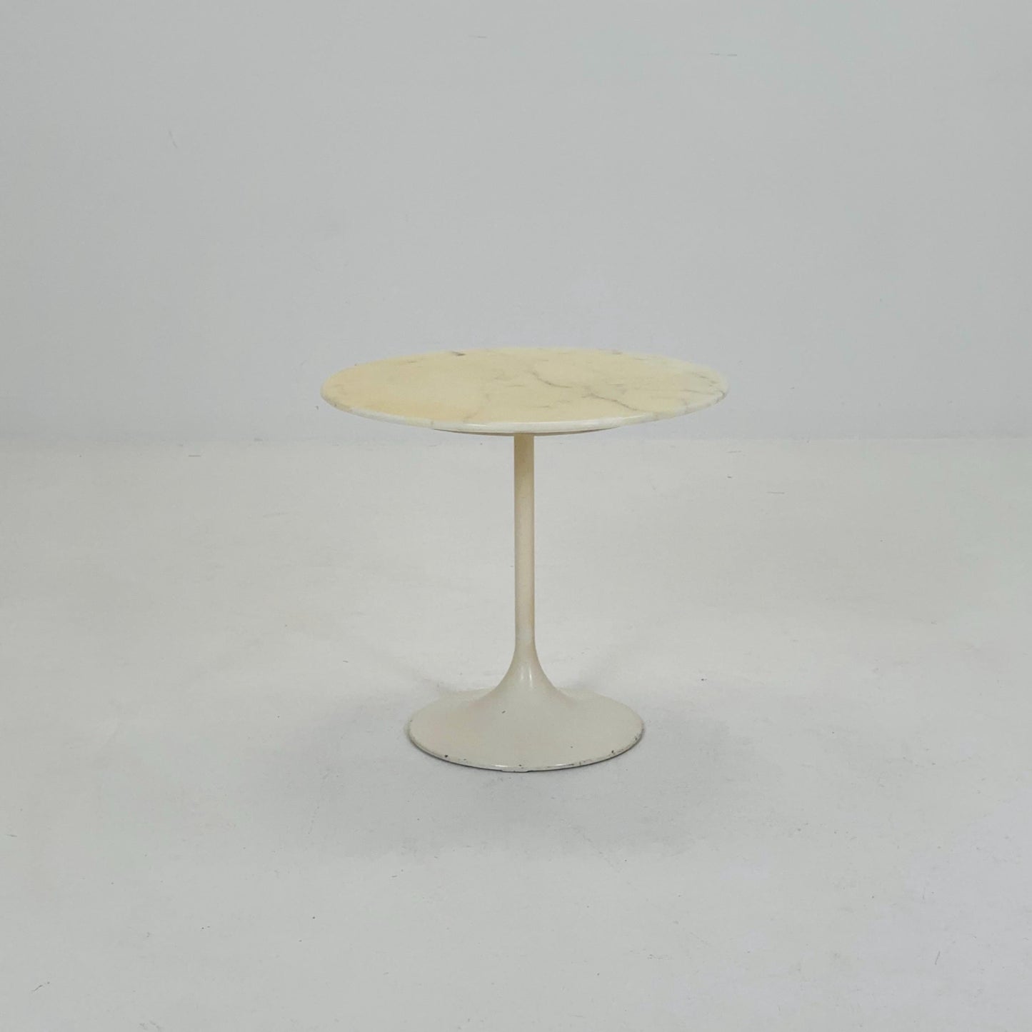 Mid-Century Tulip Coffee Table by Eero Saarinen — Marble Top, Italy 1980s / Space Age Design