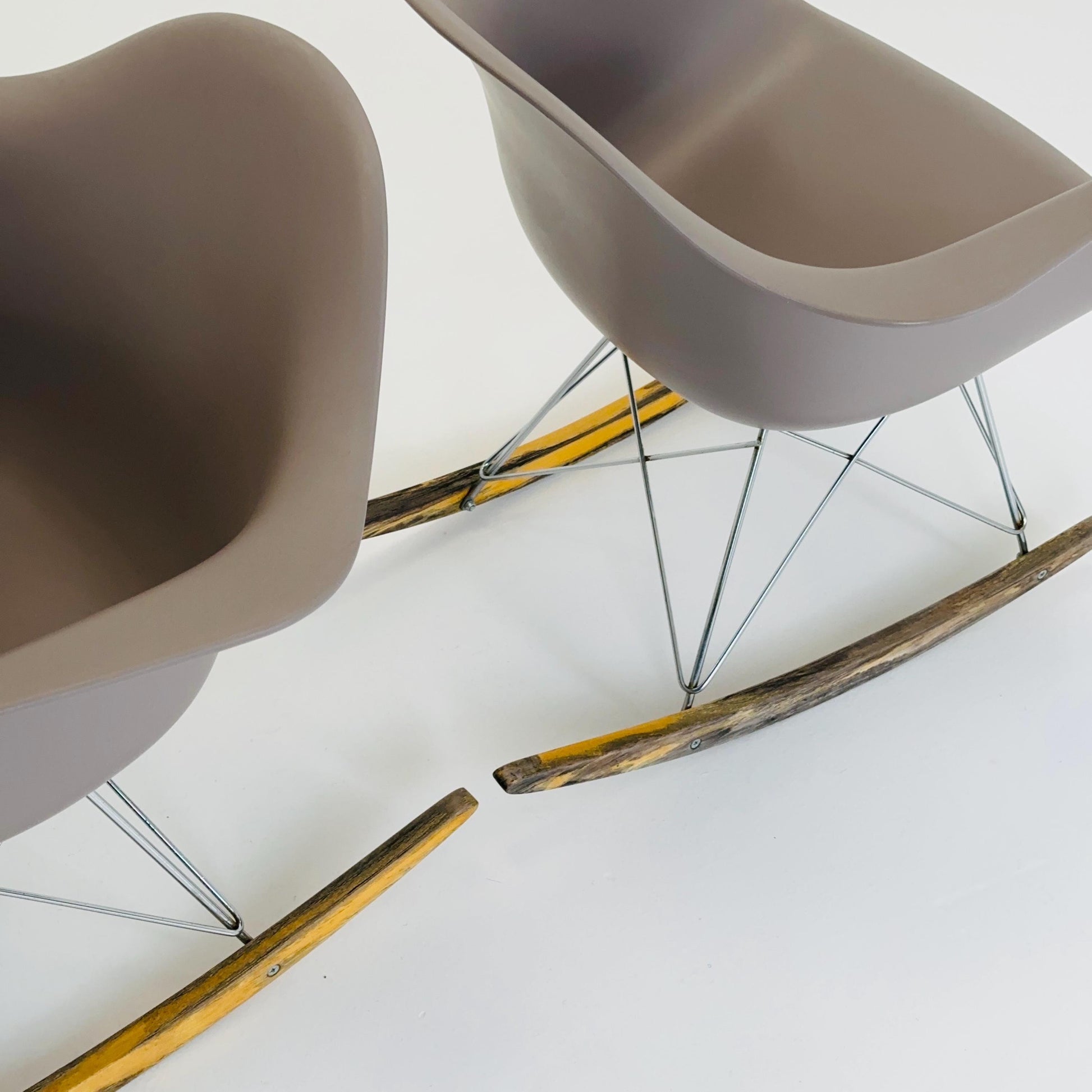 1 of 2 Mcm Designer Eames RAR Rocking Chair by Charles & Ray Eames – Vitra Germany, 2000s