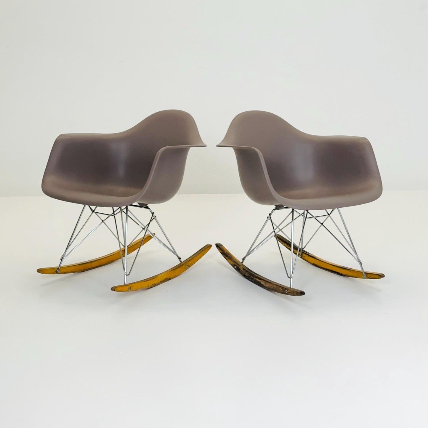 1 of 2 Mcm Designer Eames RAR Rocking Chair by Charles & Ray Eames – Vitra Germany, 2000s