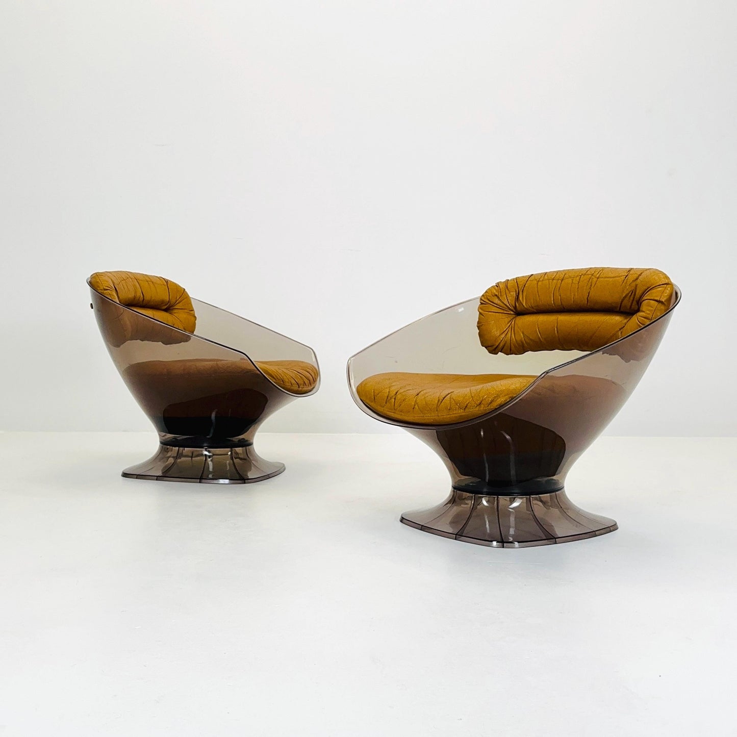 Pair of Space Age Lucite Pod Lounge Chairs by Raphaël Raffel, France 1970s – Smoked Acrylic & Leather