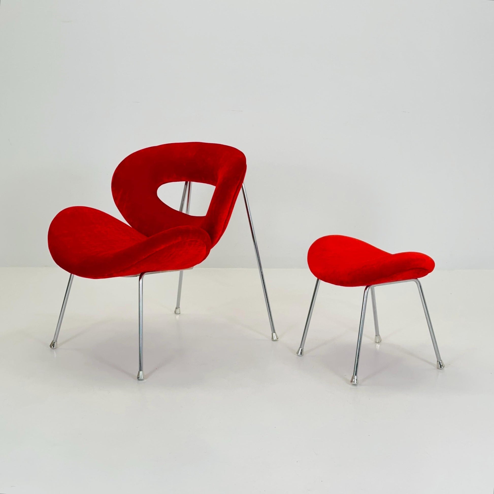Set of 2 Mid century Pop art design armchairs - footstools set with red velvet pattern in Pierre Paulin style from Kare design 1980s