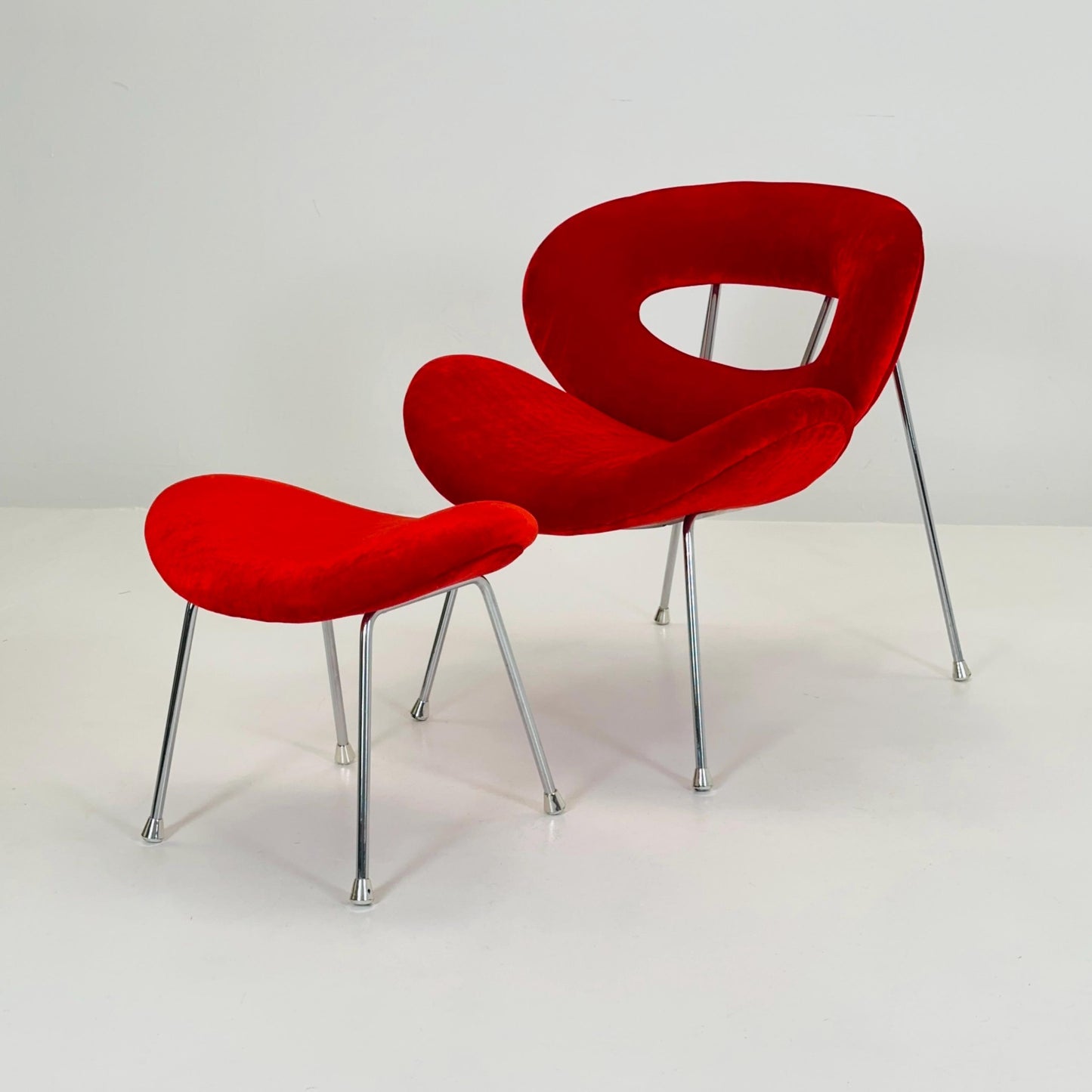 Set of 2 Mid century Pop art design armchairs - footstools set with red velvet pattern in Pierre Paulin style from Kare design 1980s