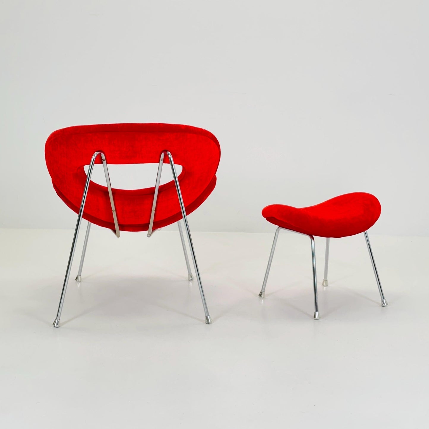 Set of 2 Mid century Pop art design armchairs - footstools set with red velvet pattern in Pierre Paulin style from Kare design 1980s
