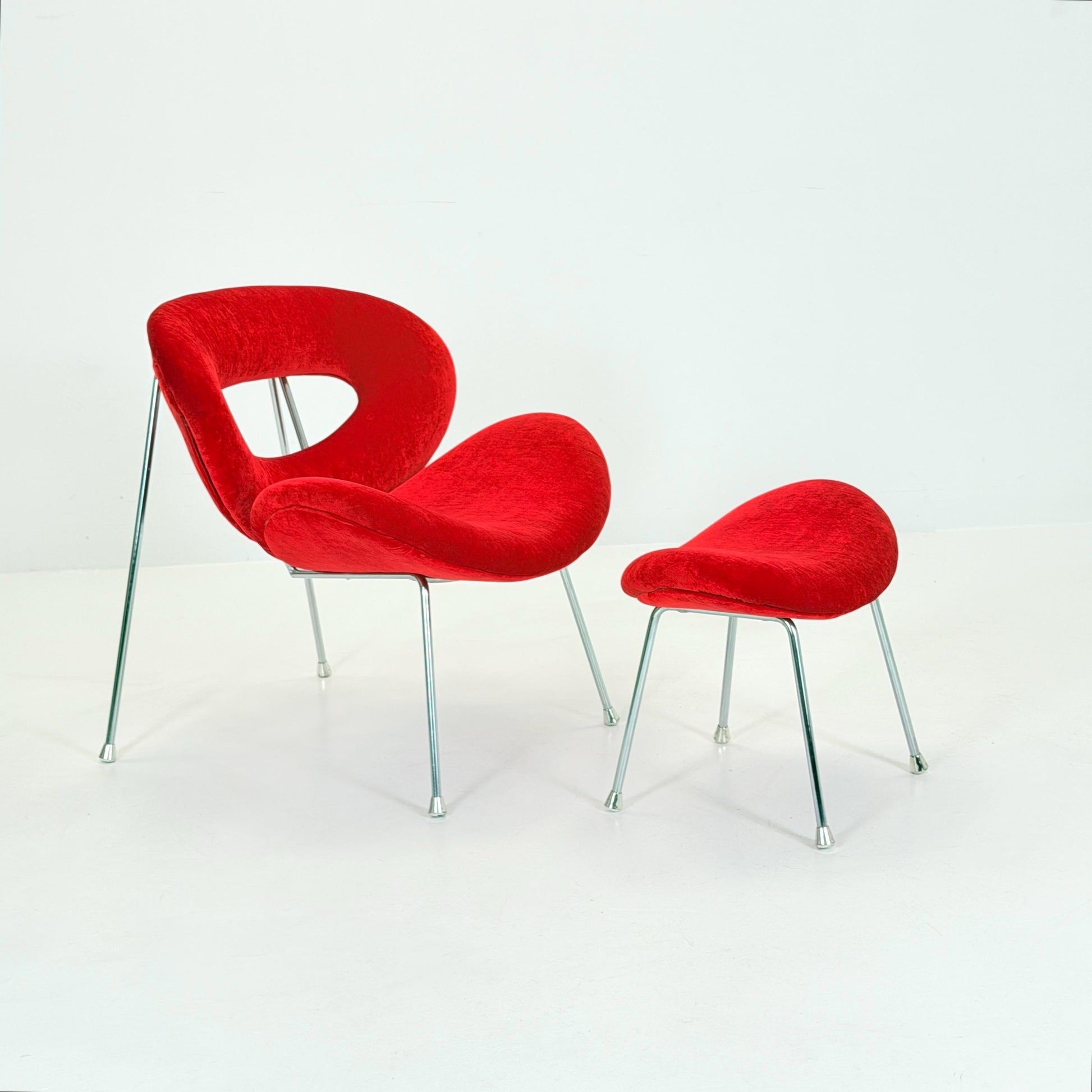 Set of 2 Mid century Pop art design armchairs - footstools set with red velvet pattern in Pierre Paulin style from Kare design 1980s