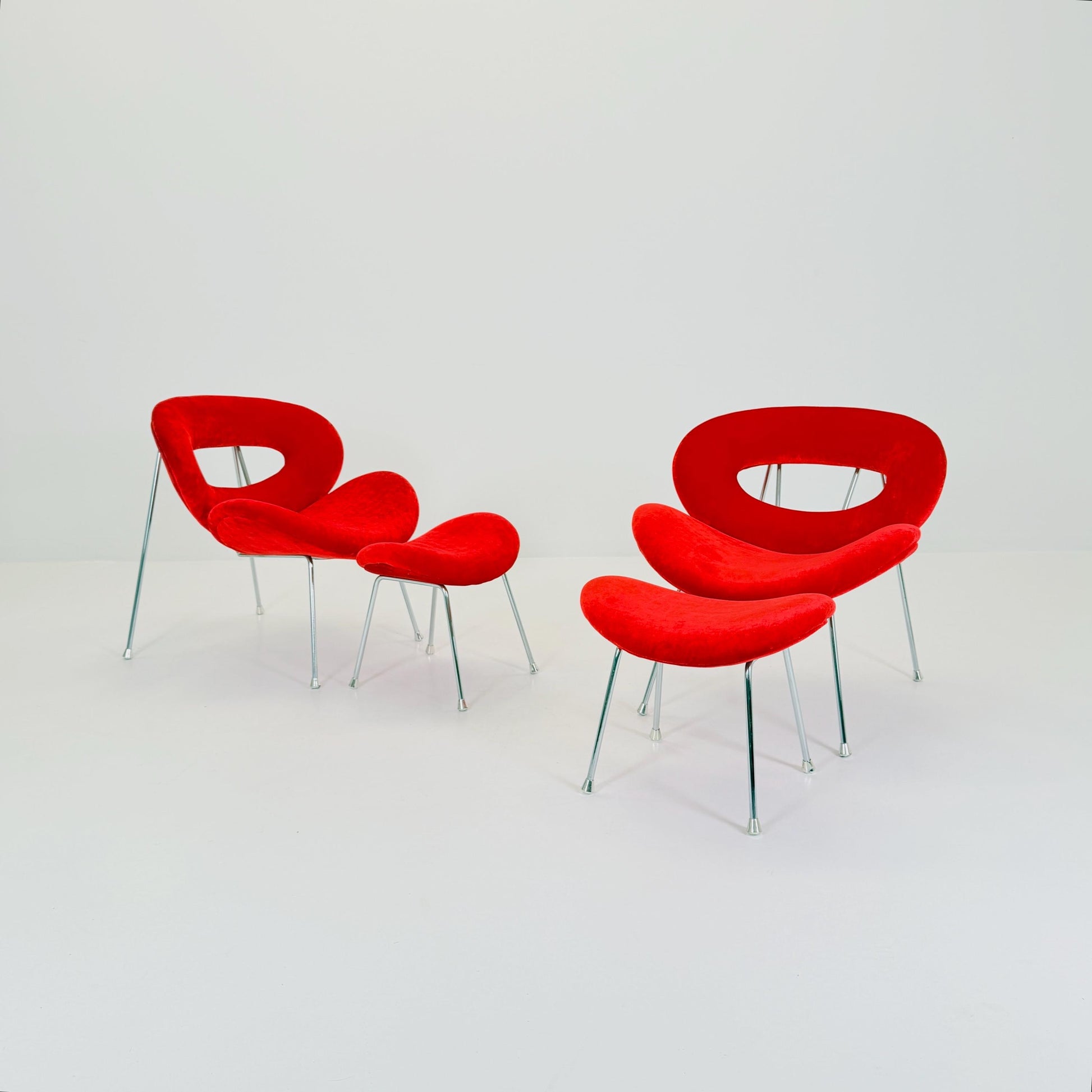 Set of 2 Mid century Pop art design armchairs - footstools set with red velvet pattern in Pierre Paulin style from Kare design 1980s