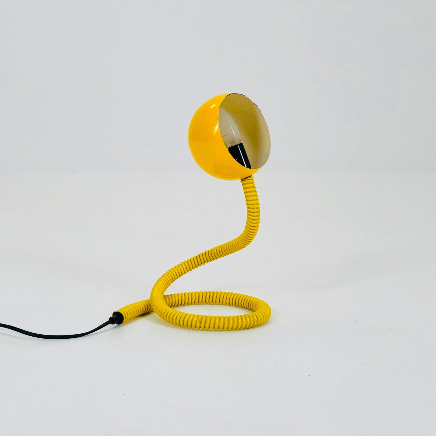 Mid Century Modern Yellow HEBI Table Lamp by Isao Hosoe for Valenti | 1970s Italian Design | Iconic Vintage Lamp
