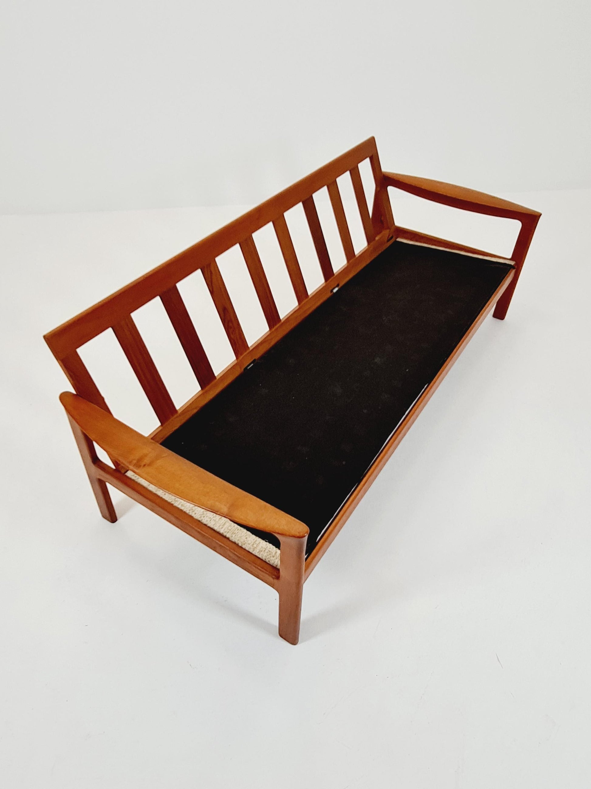 Mid century easy lounge couch by Sven ellekaer for komfort teak , 1960s