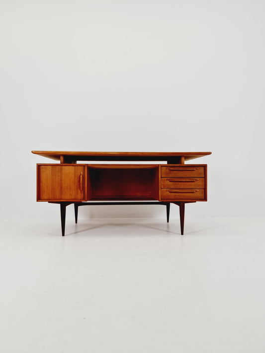 German Teak desk, model Executive Desk by Heinrich Riestenplatt , Model RT 200 , 1960s