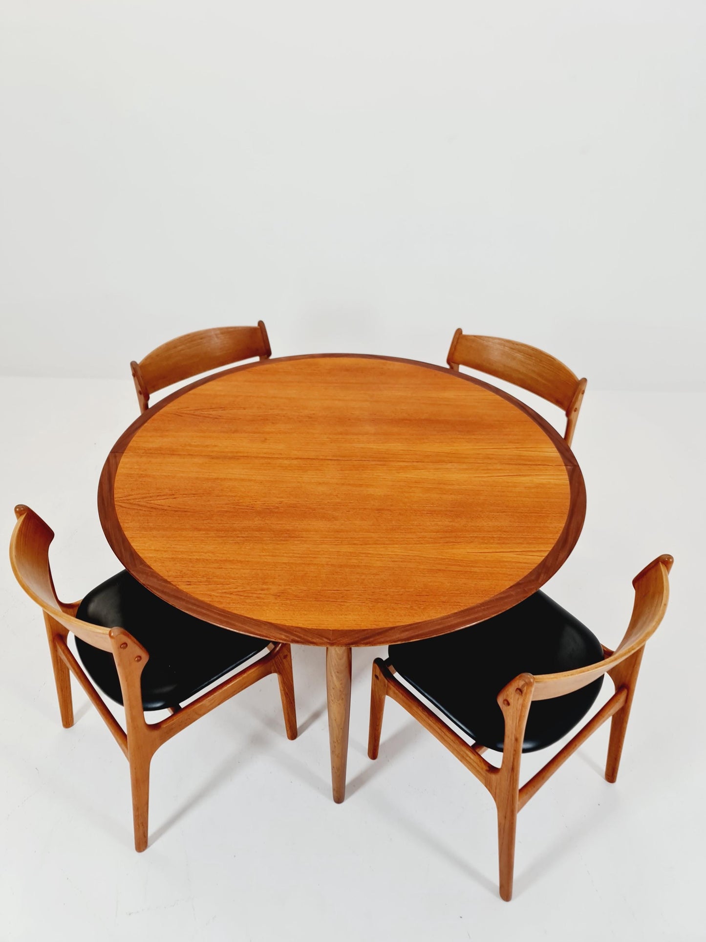 Round German Teak & Walnut Dining Table from Lübke, 1960s