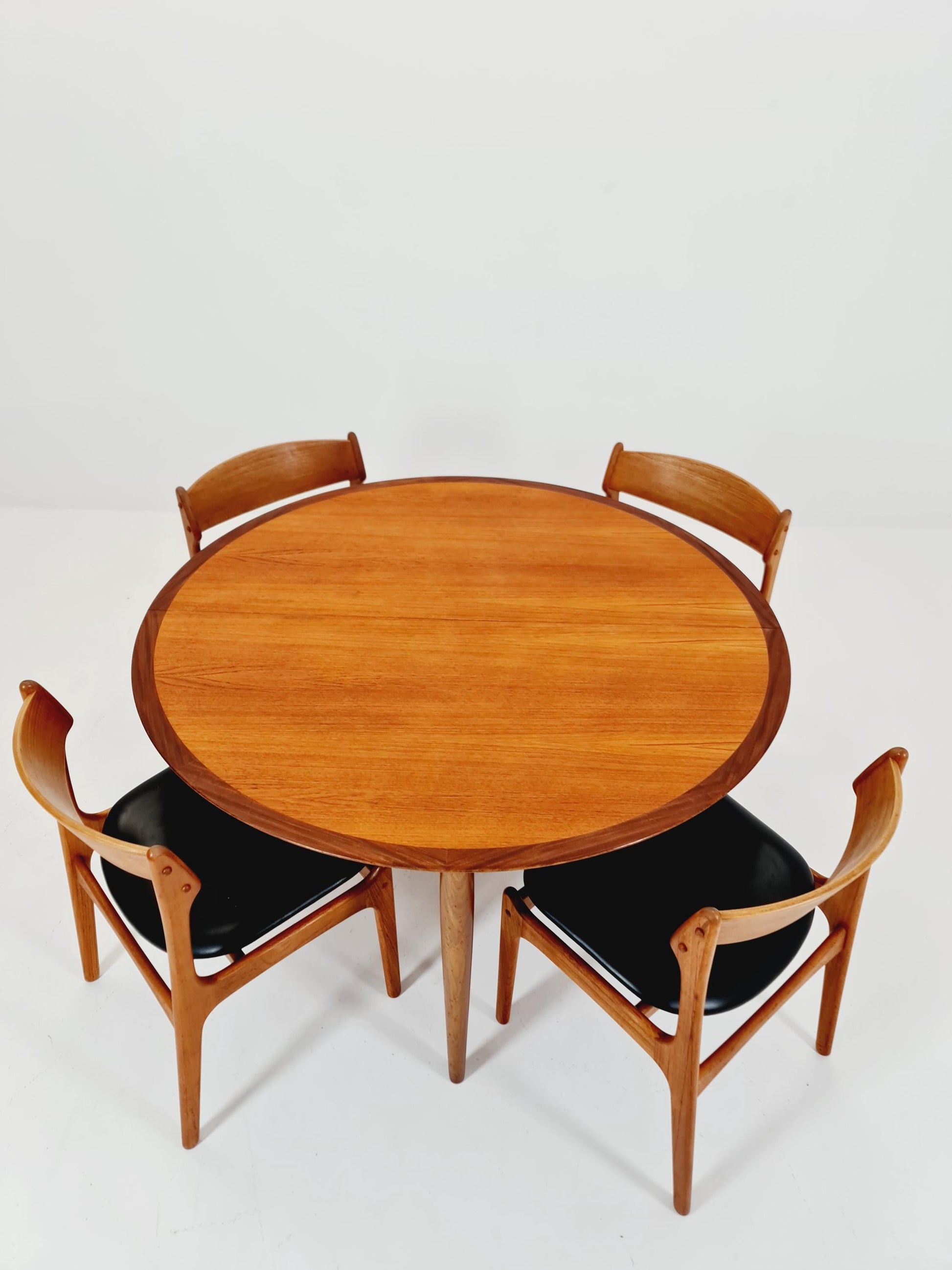 Round German Teak & Walnut Dining Table from Lübke, 1960s