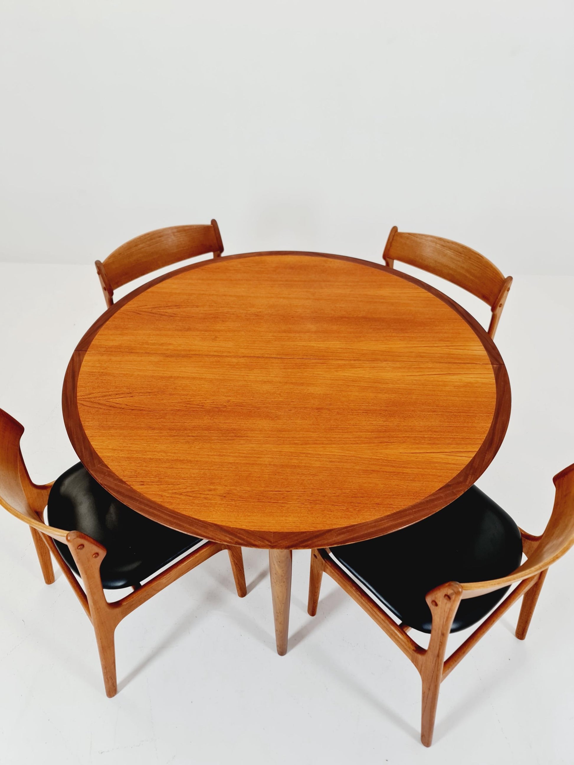 Round German Teak & Walnut Dining Table from Lübke, 1960s