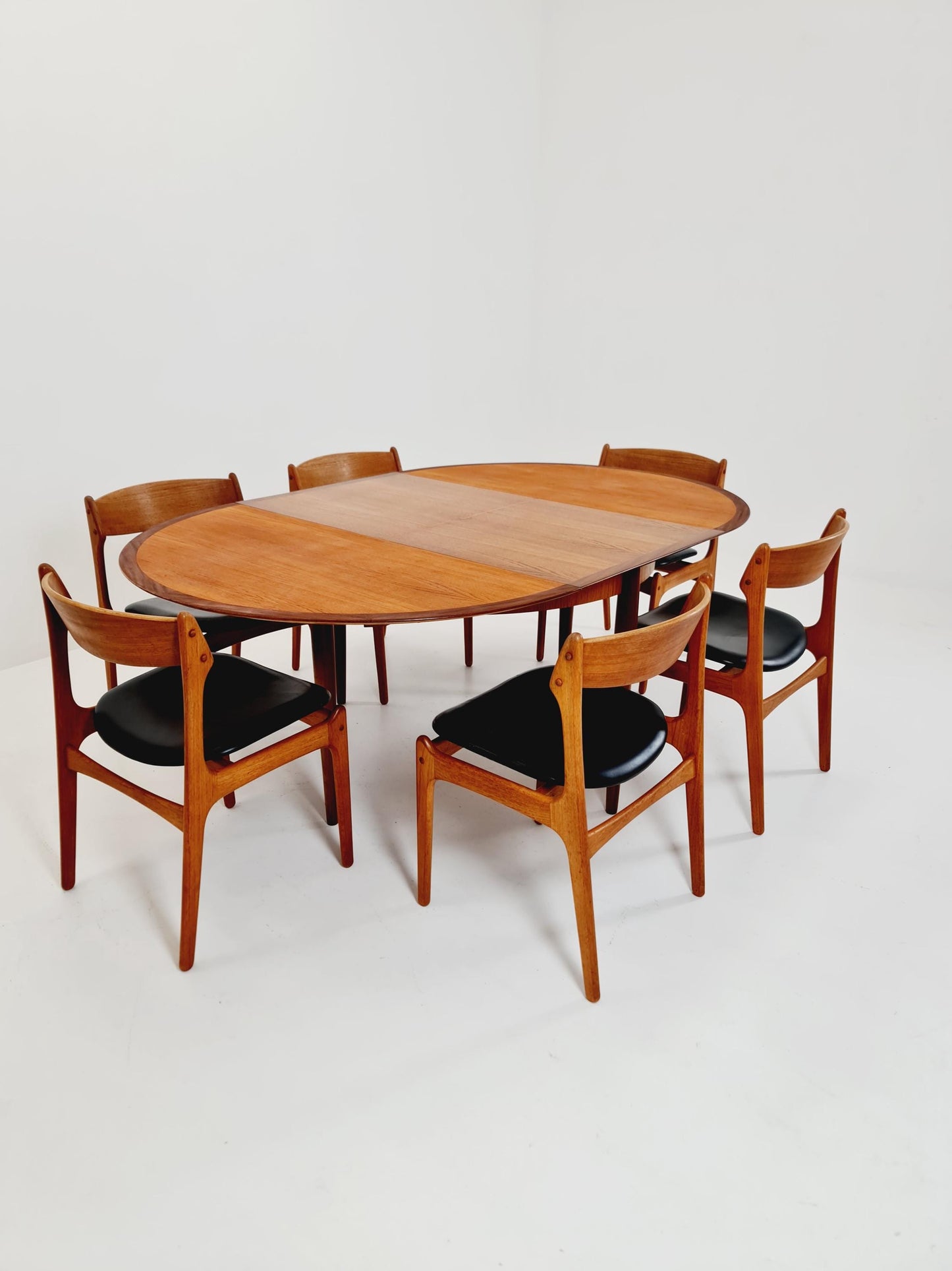 Round German Teak & Walnut Dining Table from Lübke, 1960s