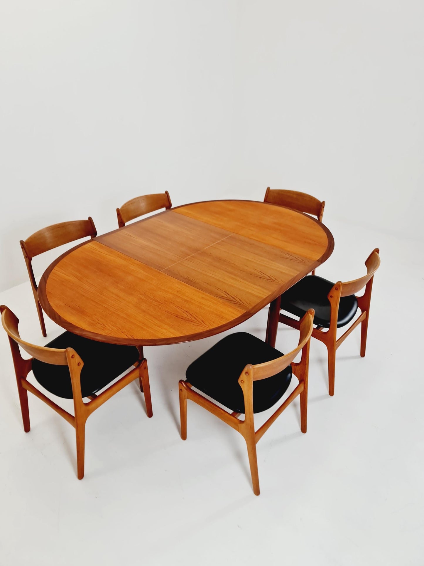 Round German Teak & Walnut Dining Table from Lübke, 1960s