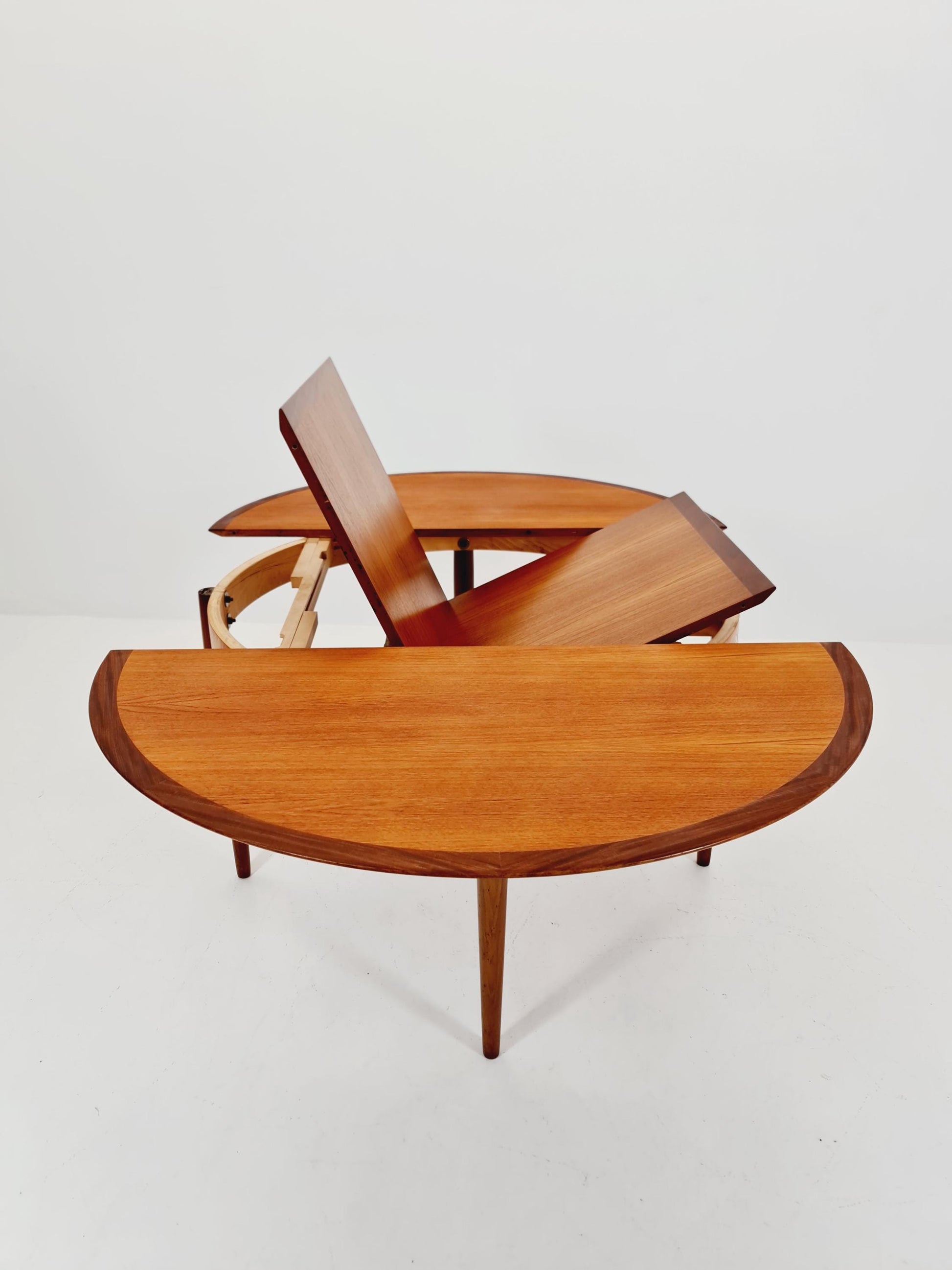 Round German Teak & Walnut Dining Table from Lübke, 1960s