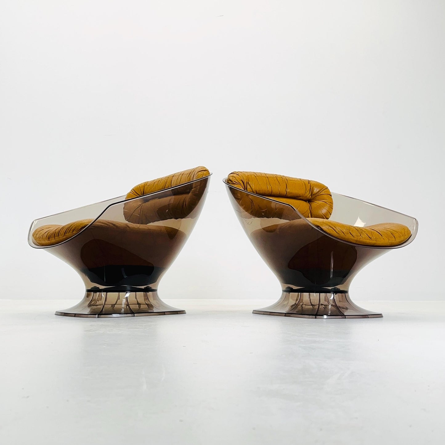 Pair of Space Age Lucite Pod Lounge Chairs by Raphaël Raffel, France 1970s – Smoked Acrylic & Leather