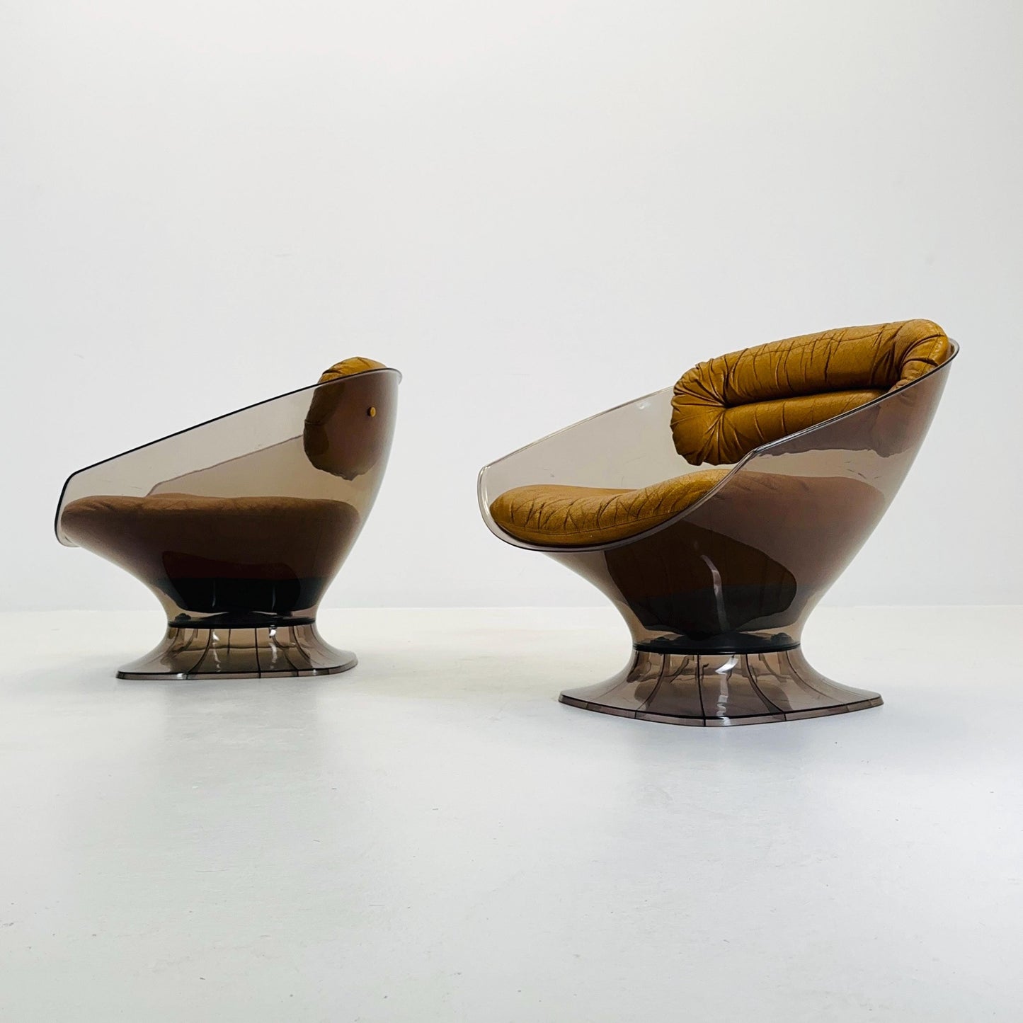 Pair of Space Age Lucite Pod Lounge Chairs by Raphaël Raffel, France 1970s – Smoked Acrylic & Leather