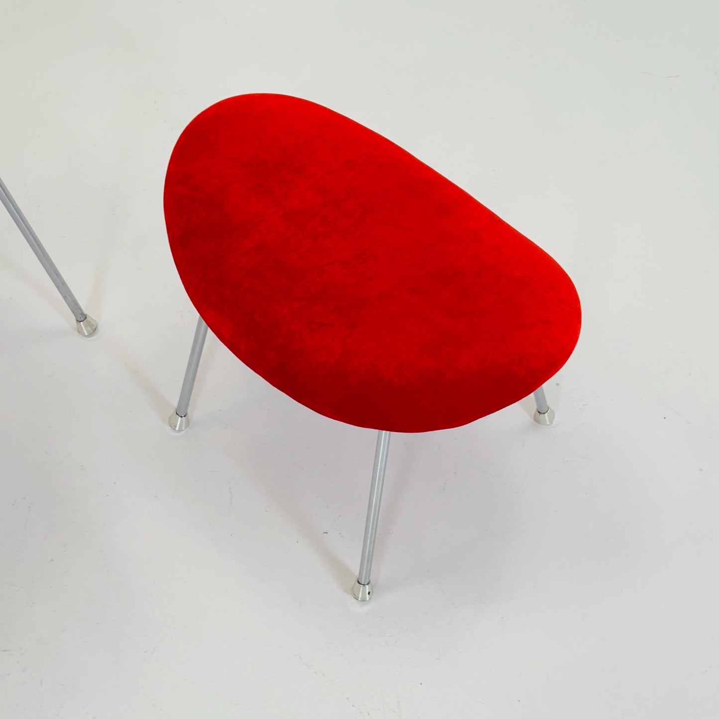 Set of 2 Mid century Pop art design armchairs - footstools set with red velvet pattern in Pierre Paulin style from Kare design 1980s