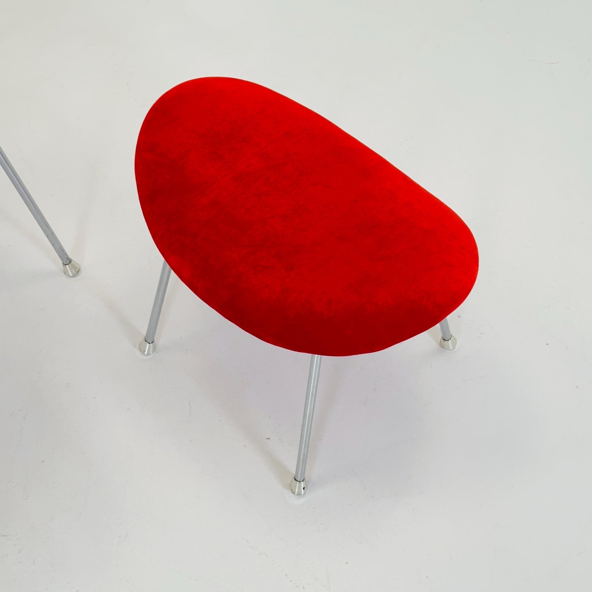 Set of 2 Mid century Pop art design armchairs - footstools set with red velvet pattern in Pierre Paulin style from Kare design 1980s