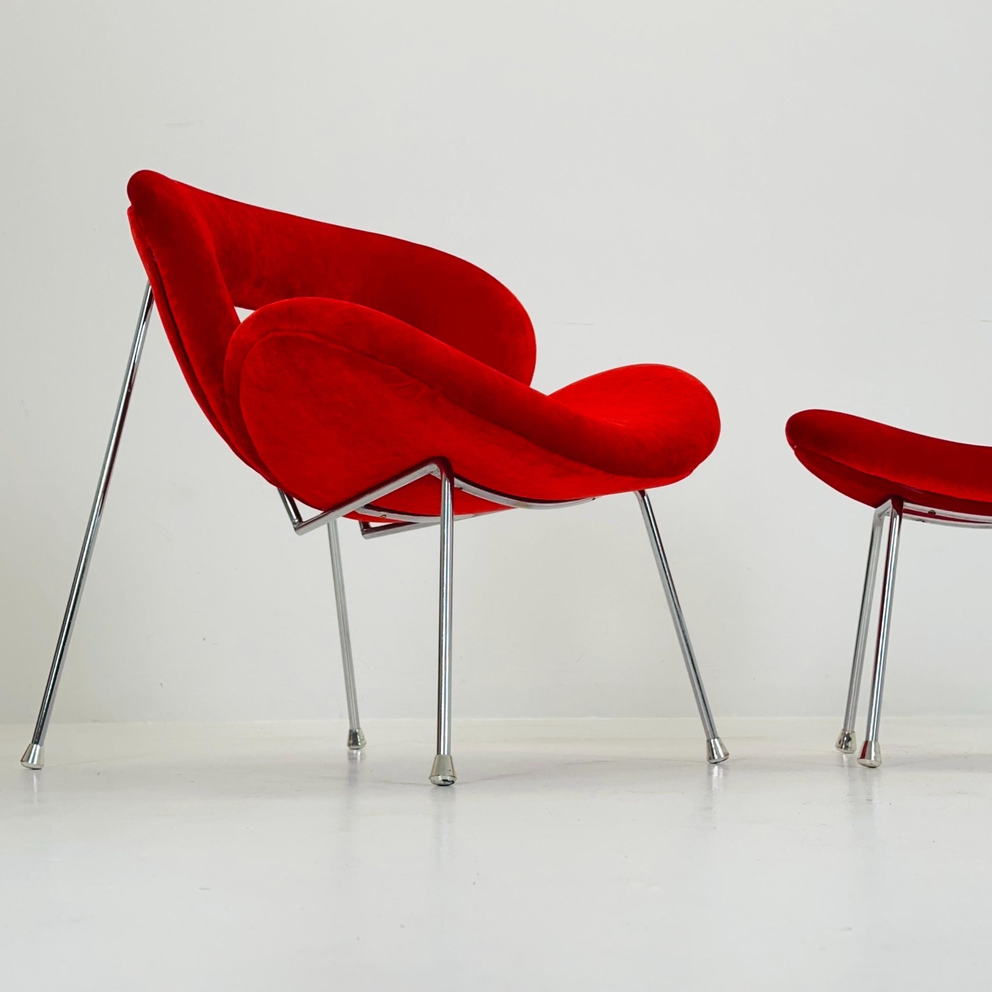 Set of 2 Mid century Pop art design armchairs - footstools set with red velvet pattern in Pierre Paulin style from Kare design 1980s