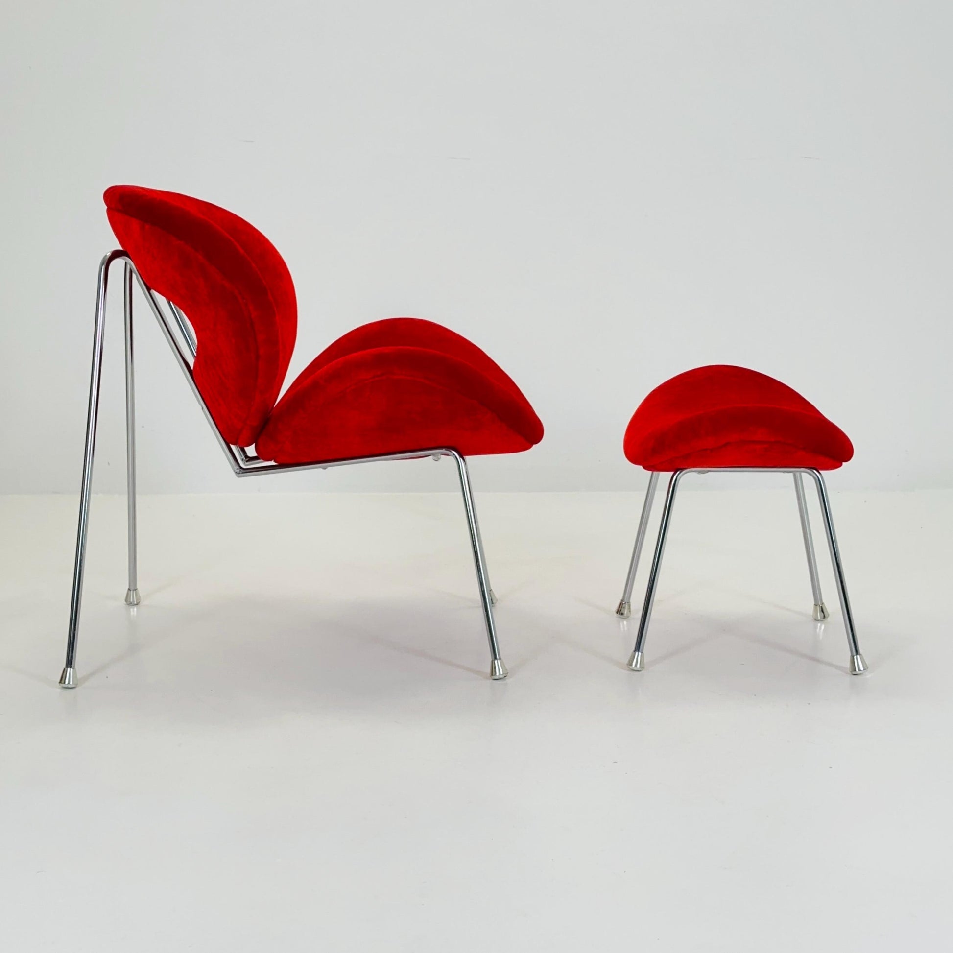 Set of 2 Mid century Pop art design armchairs - footstools set with red velvet pattern in Pierre Paulin style from Kare design 1980s
