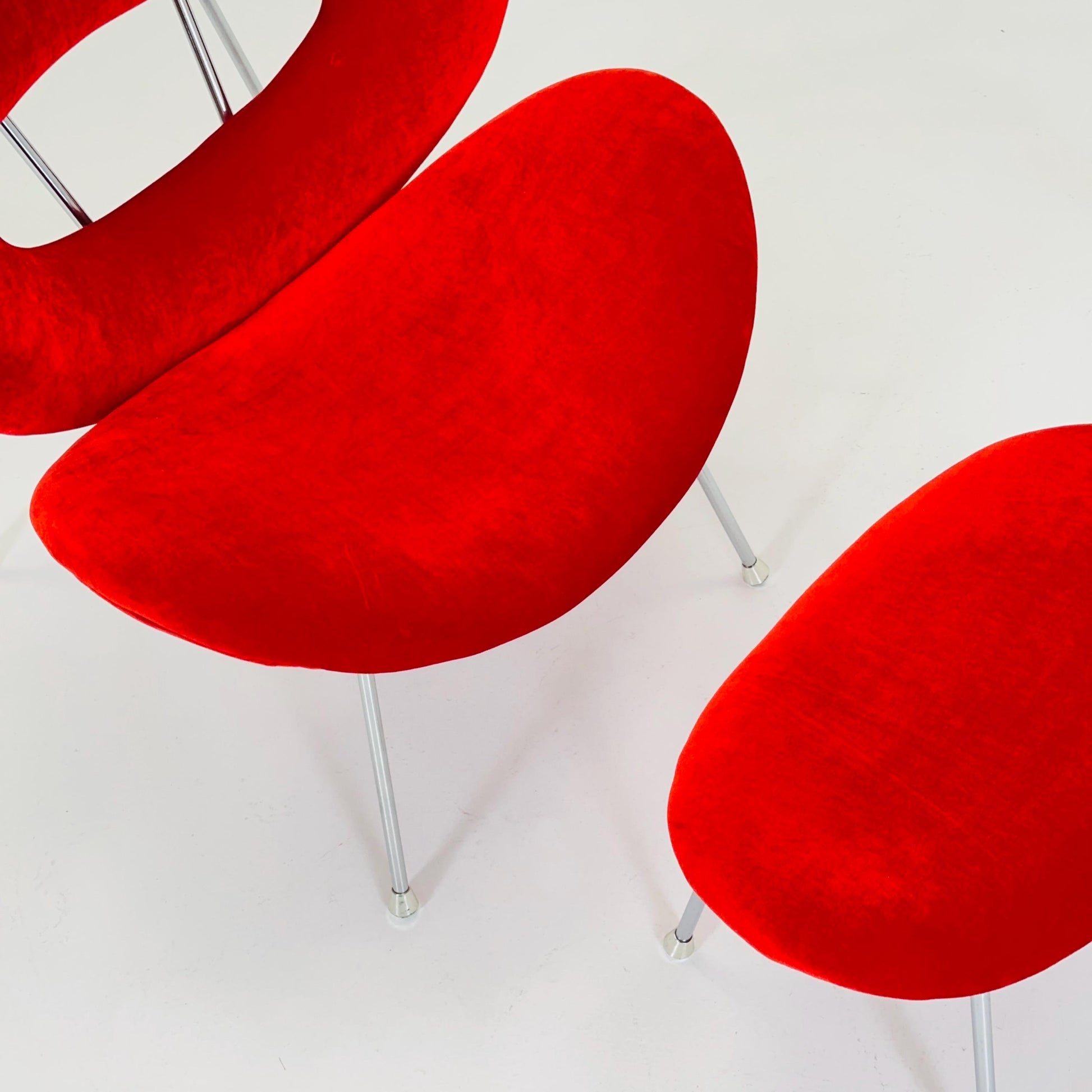 Set of 2 Mid century Pop art design armchairs - footstools set with red velvet pattern in Pierre Paulin style from Kare design 1980s