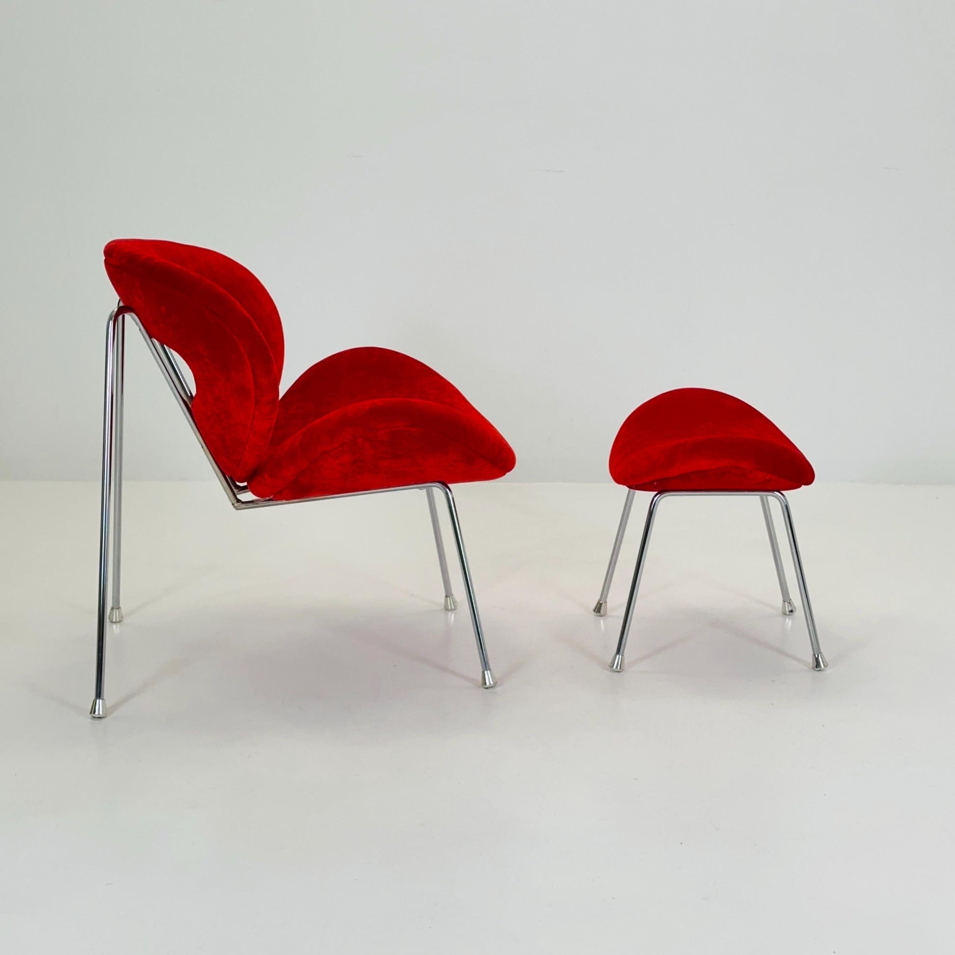Set of 2 Mid century Pop art design armchairs - footstools set with red velvet pattern in Pierre Paulin style from Kare design 1980s