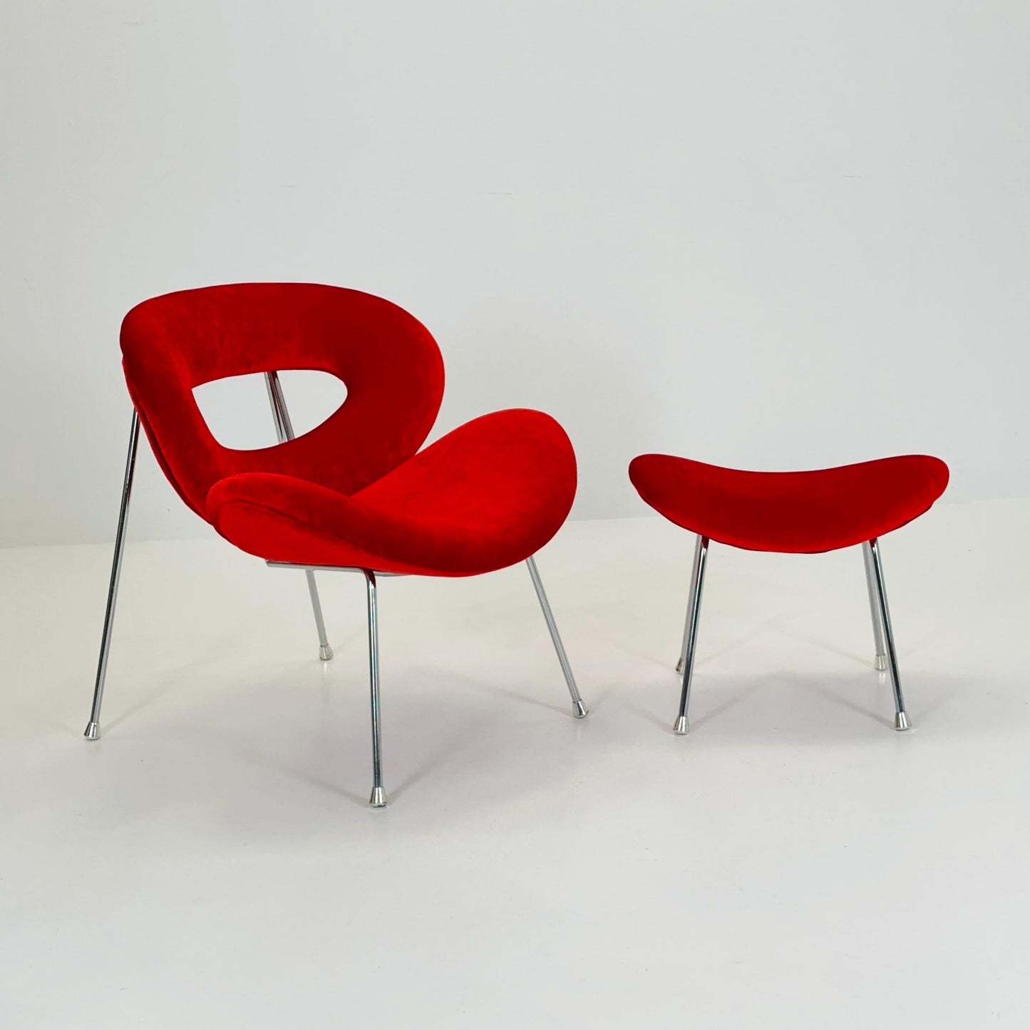Set of 2 Mid century Pop art design armchairs - footstools set with red velvet pattern in Pierre Paulin style from Kare design 1980s