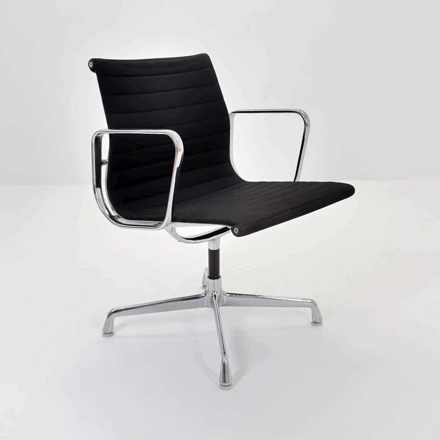 Mid-Century EA 107 Aluminum Chair by Charles & Ray Eames for Herman Miller | Swivel Armchair | Black Fabric | 1980s