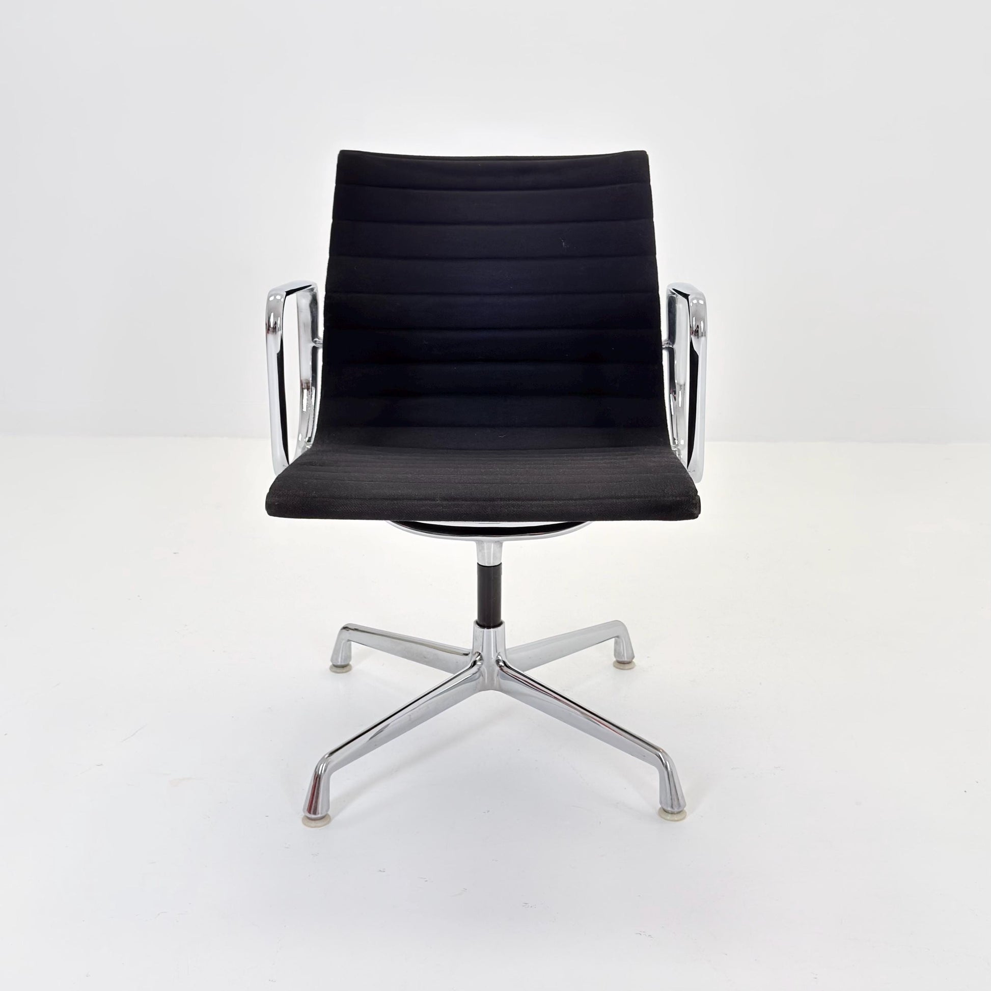 Mid-Century EA 107 Aluminum Chair by Charles & Ray Eames for Herman Miller | Swivel Armchair | Black Fabric | 1980s