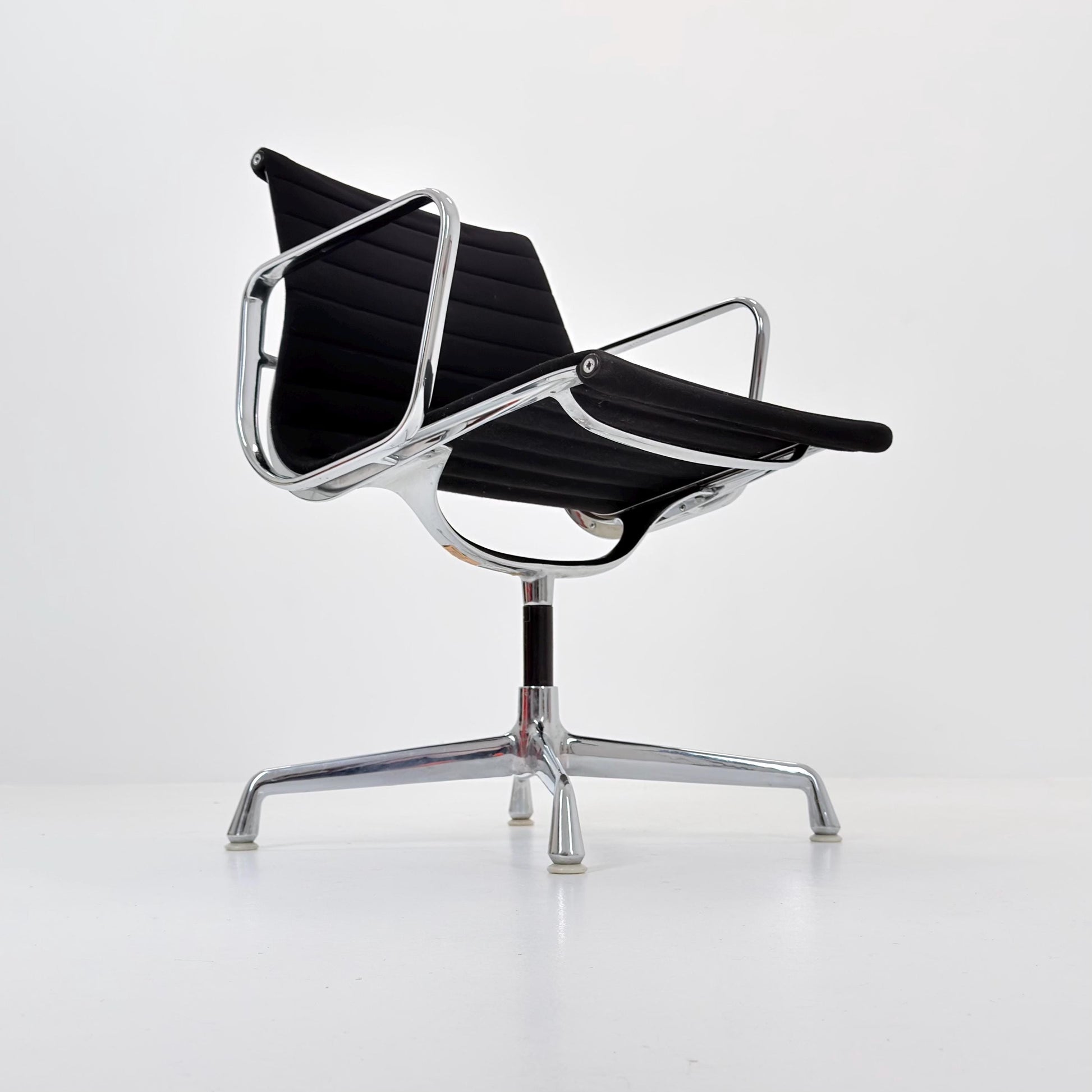 Mid-Century EA 107 Aluminum Chair by Charles & Ray Eames for Herman Miller | Swivel Armchair | Black Fabric | 1980s