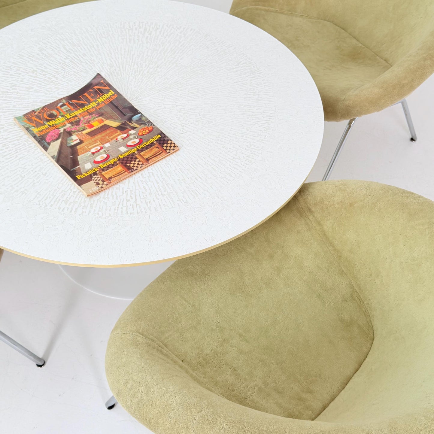 Mid Century Tulip Round Coffee Table by Kho Liang Ie for Artifort, 1960s Holland