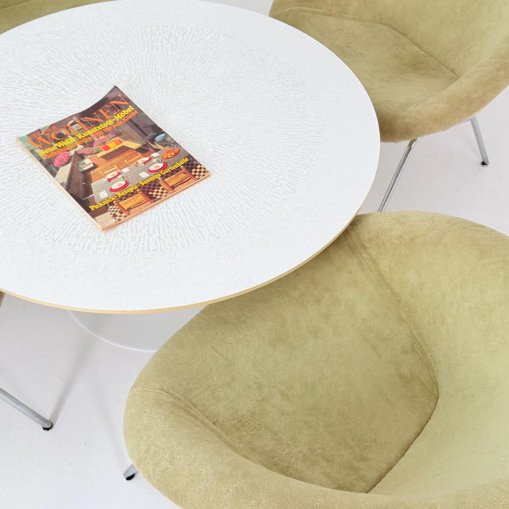 Mid Century Tulip Round Coffee Table by Kho Liang Ie for Artifort, 1960s Holland