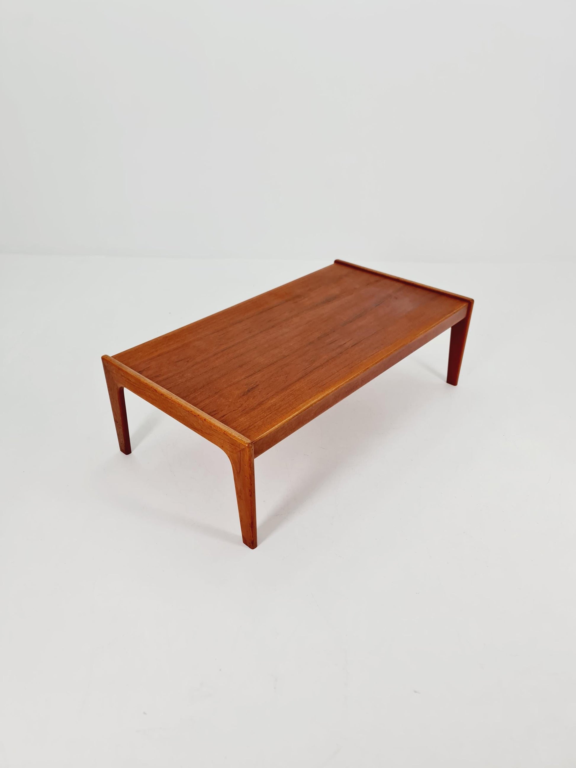 Danish Coffee Table by Arne Wahl Iversen for Komfort Møbelfabrik, 1960s