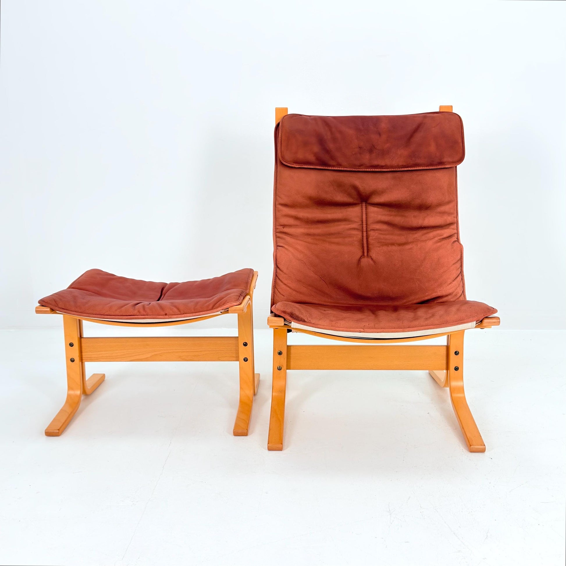 Mid century lounge chair “Siesta” and ottoman by Ingmar Relling, Westnofa Furniture, Norway 1980s