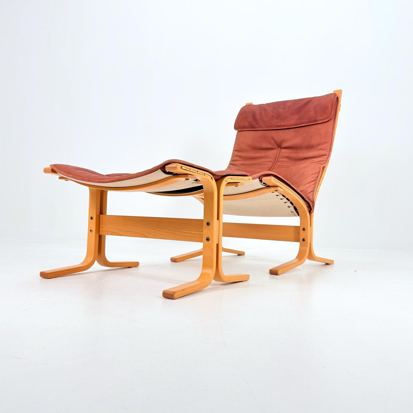 Mid century lounge chair “Siesta” and ottoman by Ingmar Relling, Westnofa Furniture, Norway 1980s