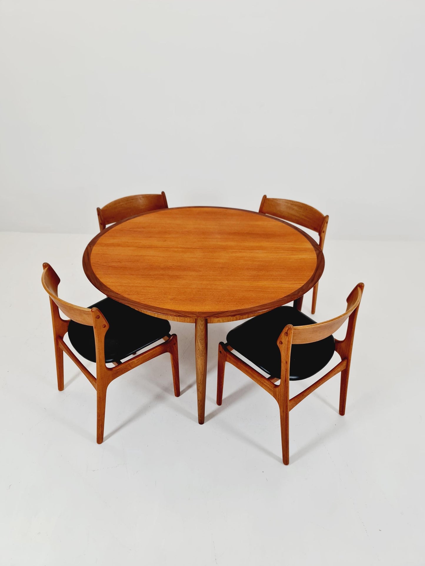 Round German Teak & Walnut Dining Table from Lübke, 1960s
